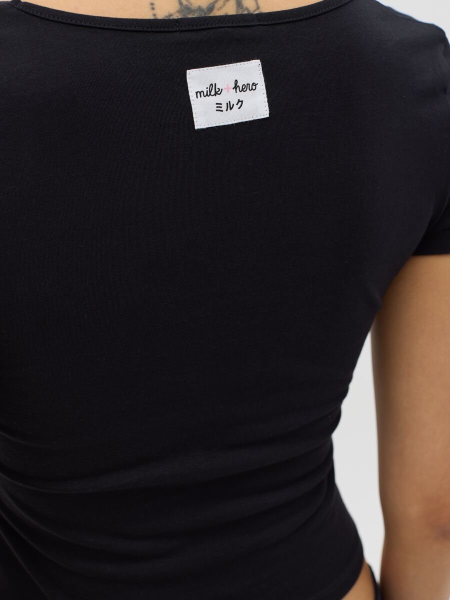 Black T-shirt with square neckline_2