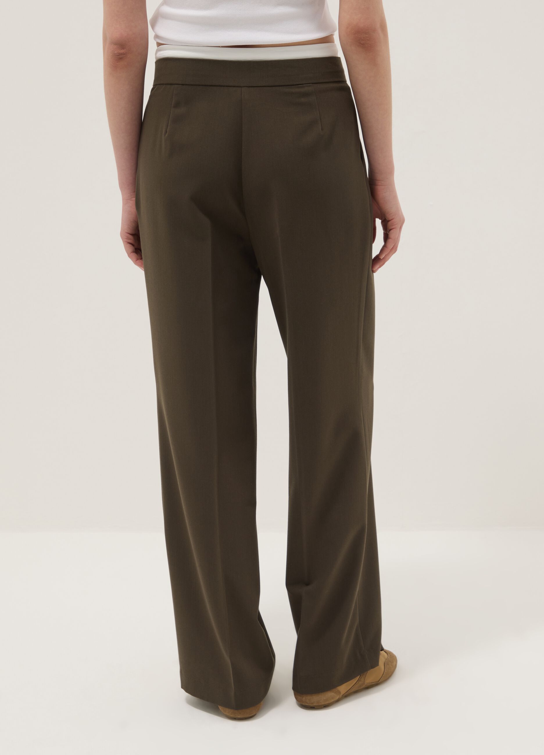 Green jogger trousers with regular fit and elastic waist