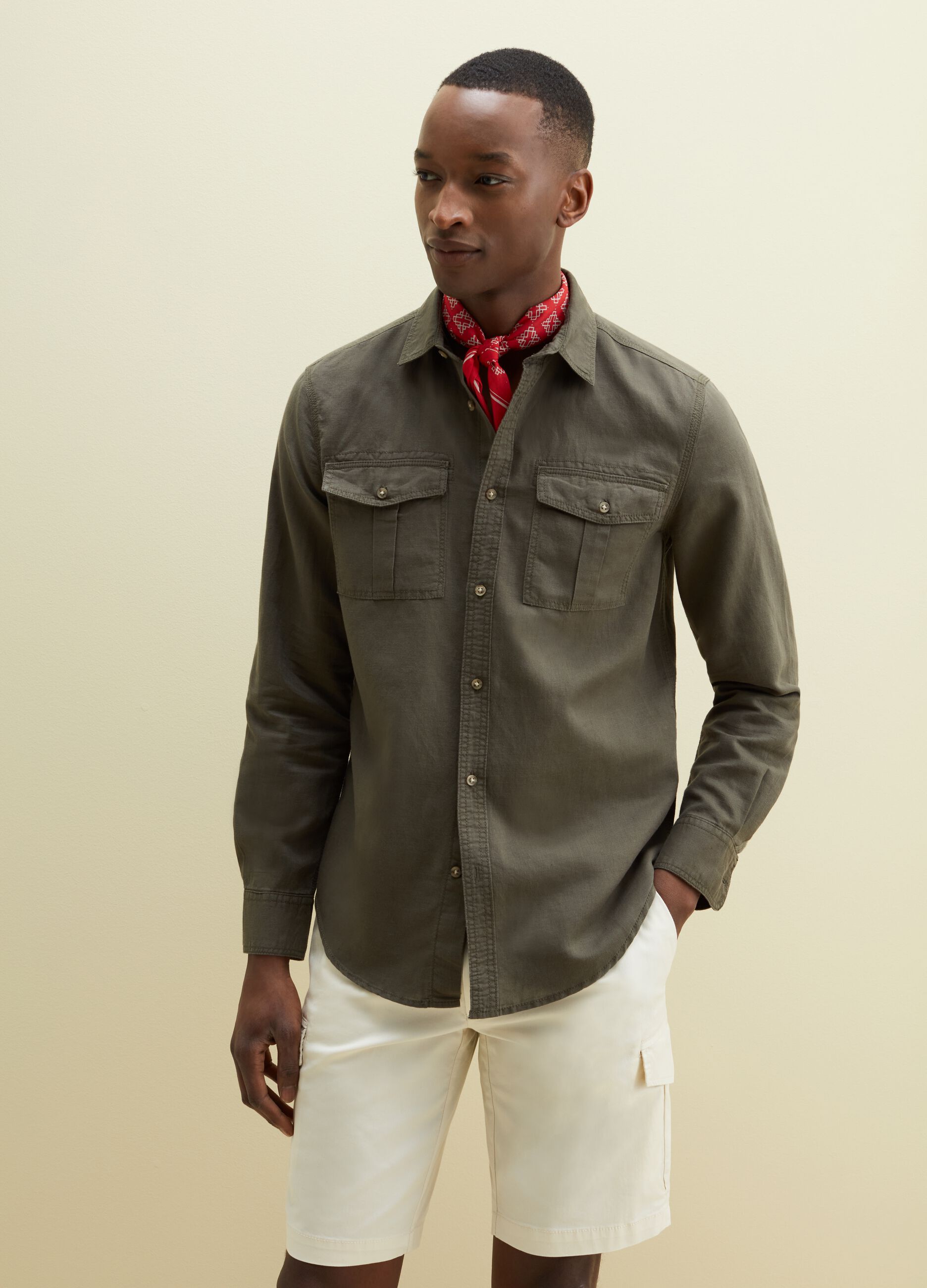 Linen and cotton shirt with pockets