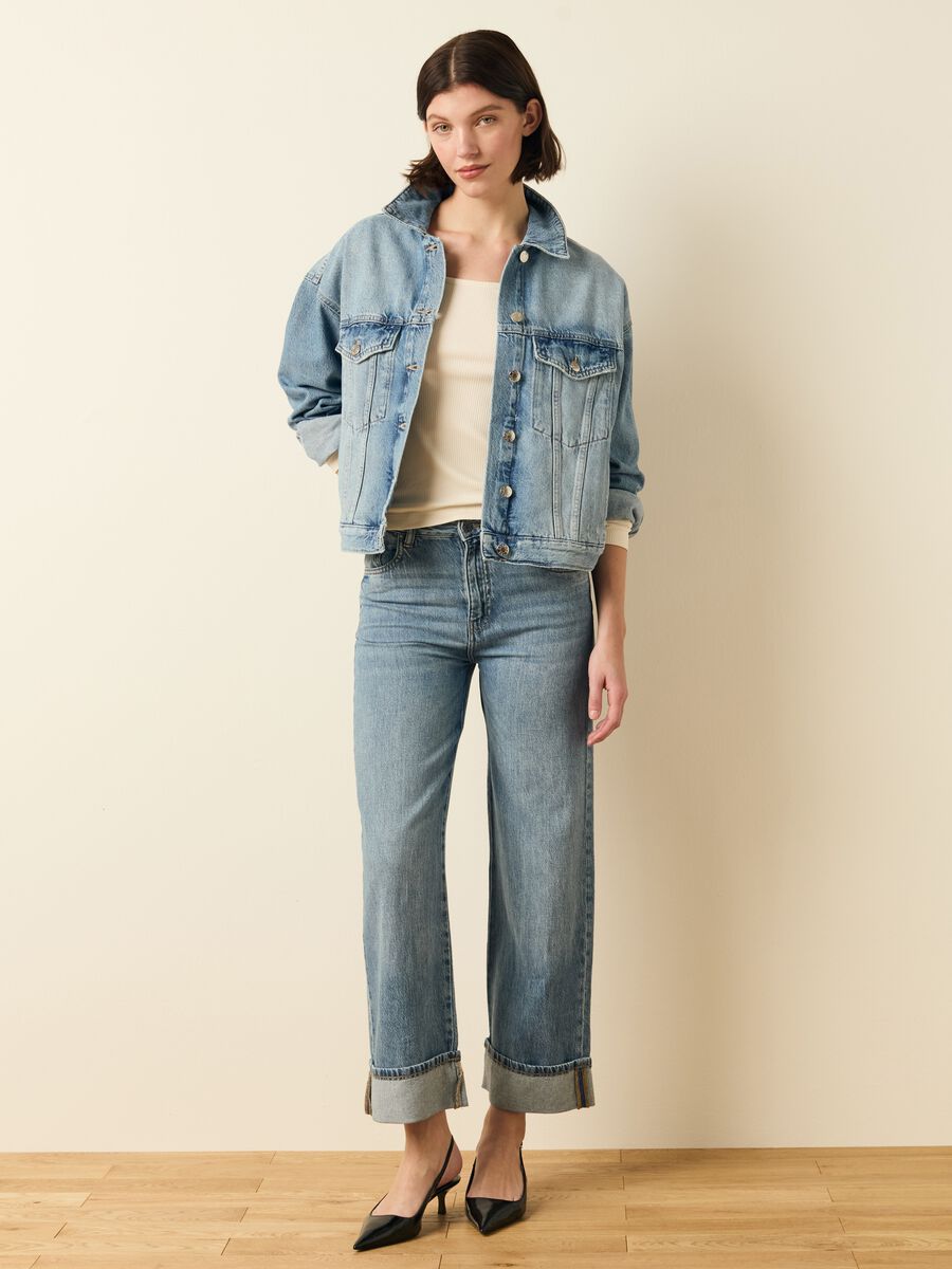 Short jacket in acid wash denim_2