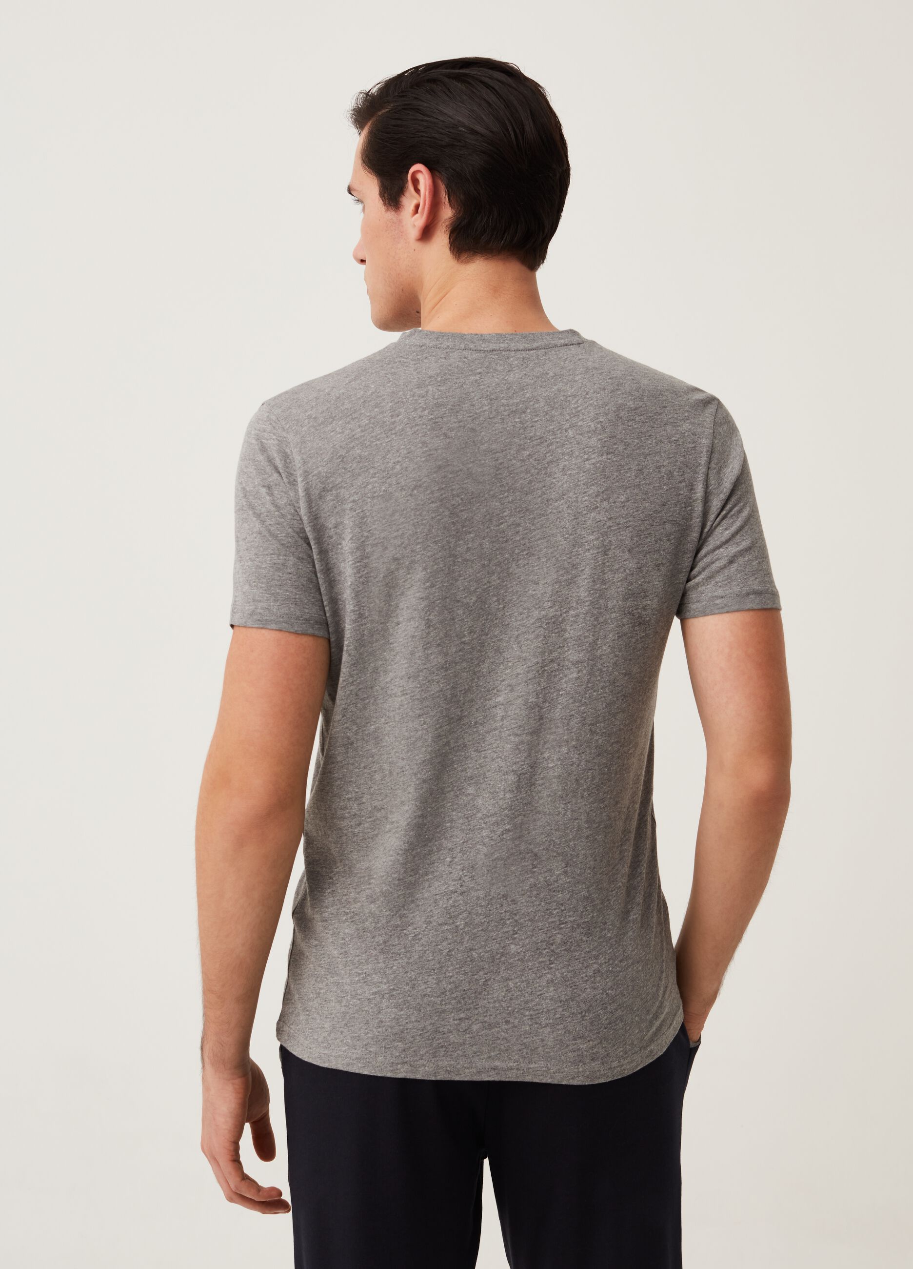 T-shirt intima in cotone bio con scollo a V_2