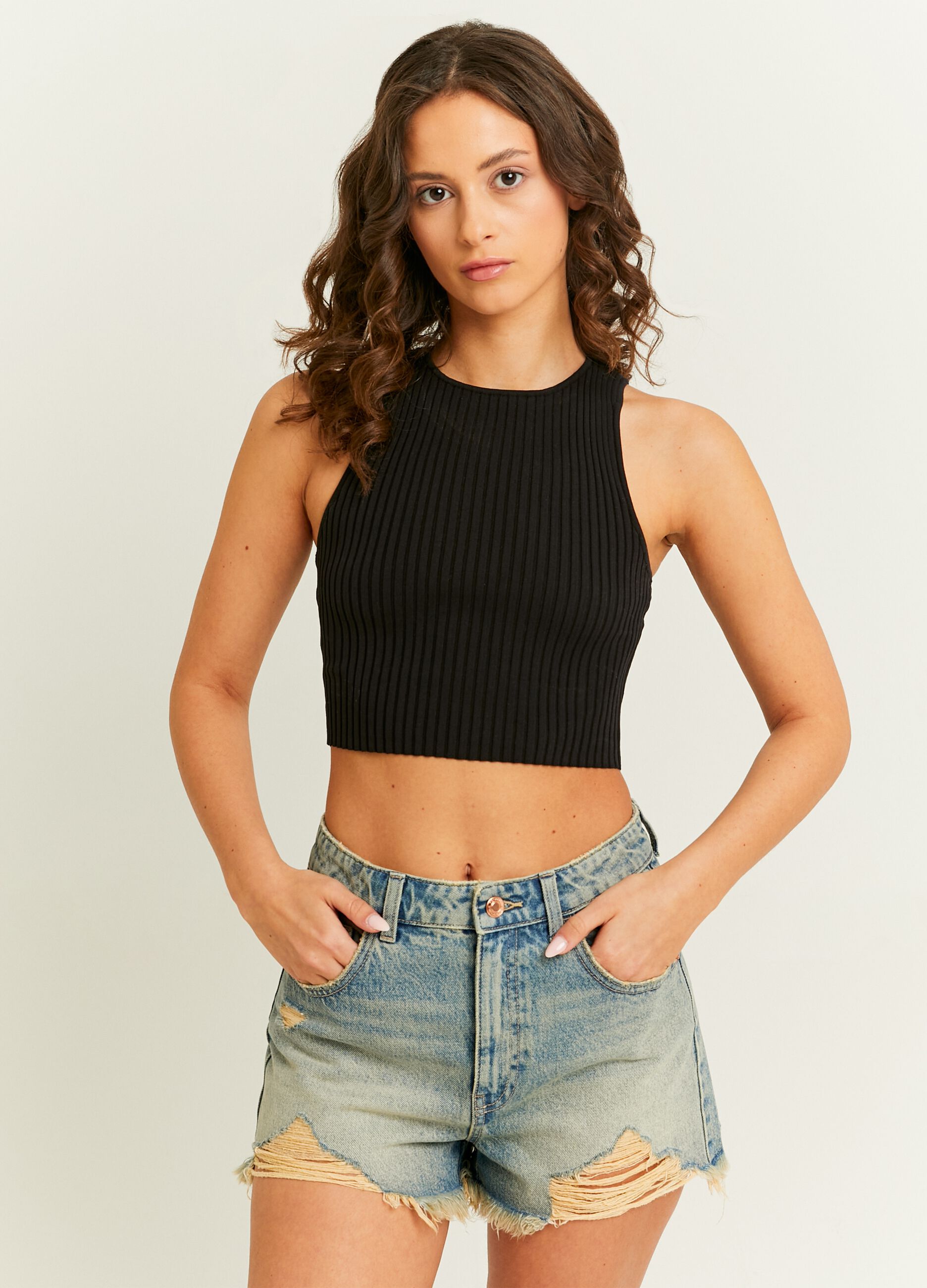 Denim shorts with fringing and abrasions