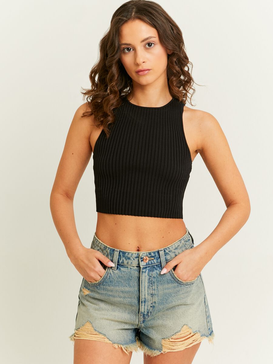 Denim shorts with fringing and abrasions_0