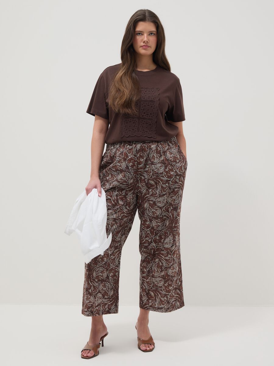 Brown pure cotton regular fit t-shirt with applied flower_1