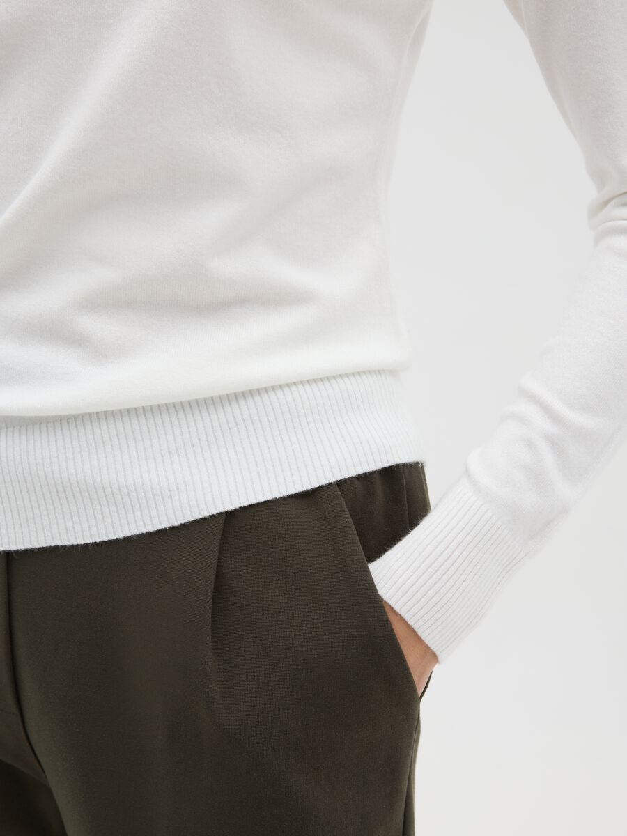 Maglia girocollo bianca con maniche lunghe_3