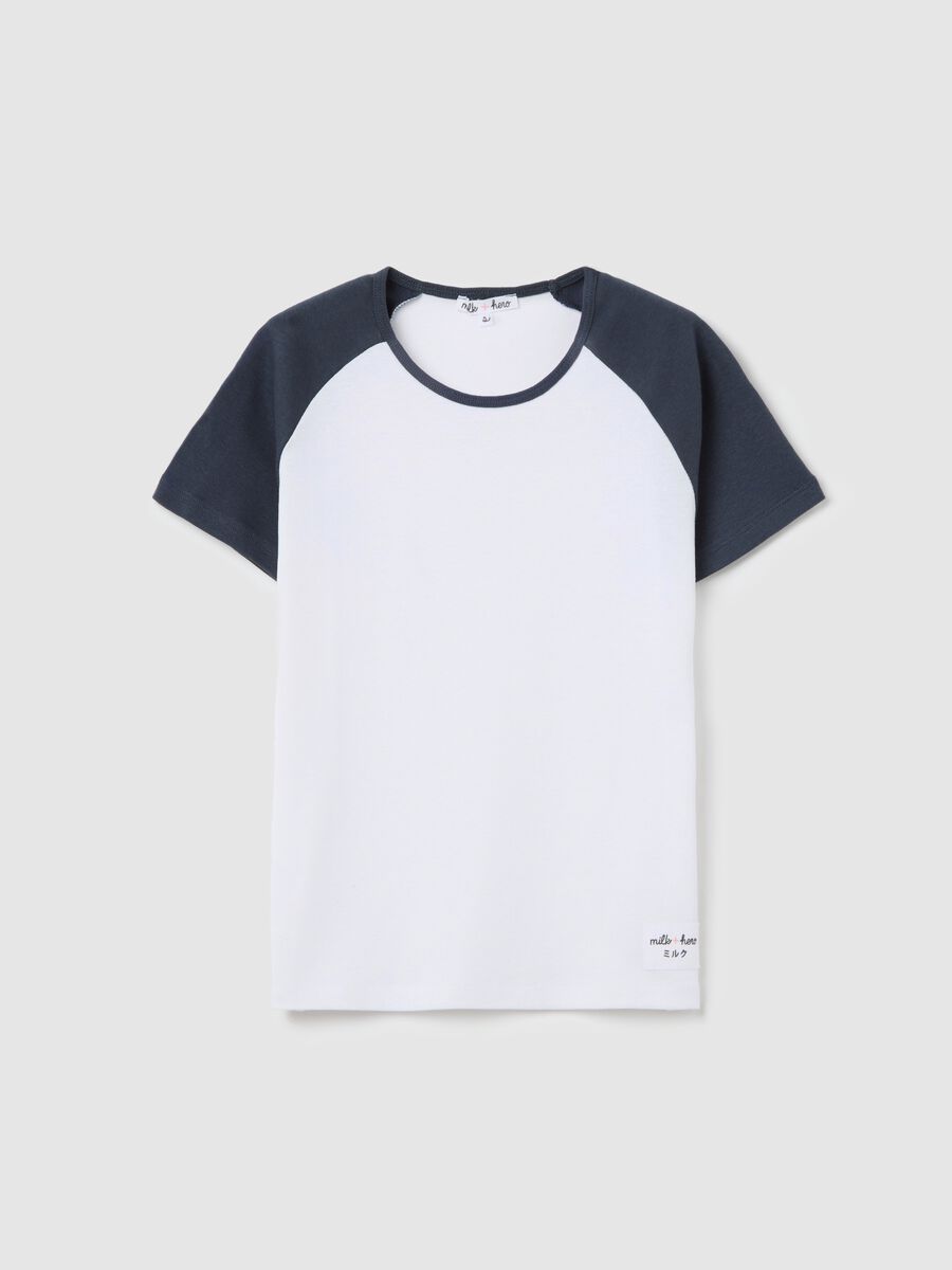 White T-shirt with blue raglan sleeves_4