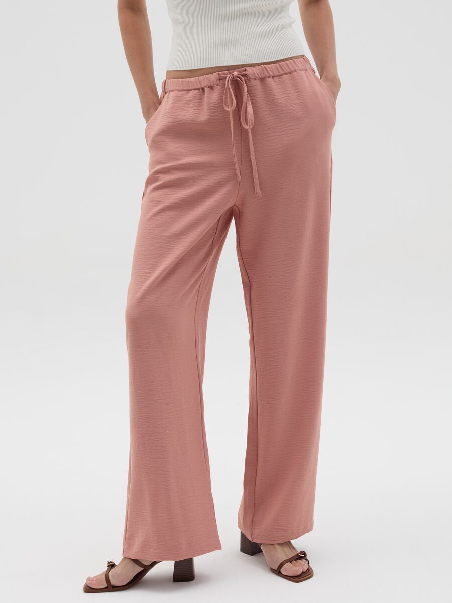 Crinkle-effect fluid trousers_1