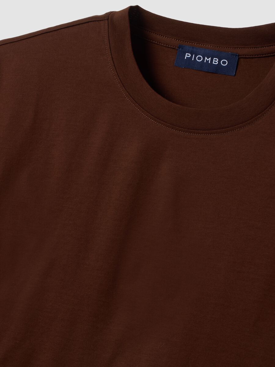 T-shirt marrone in jersey di puro cotone con girocollo relaxed fit_5