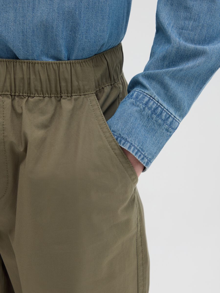 Boys’ trousers in 100% green cotton._3