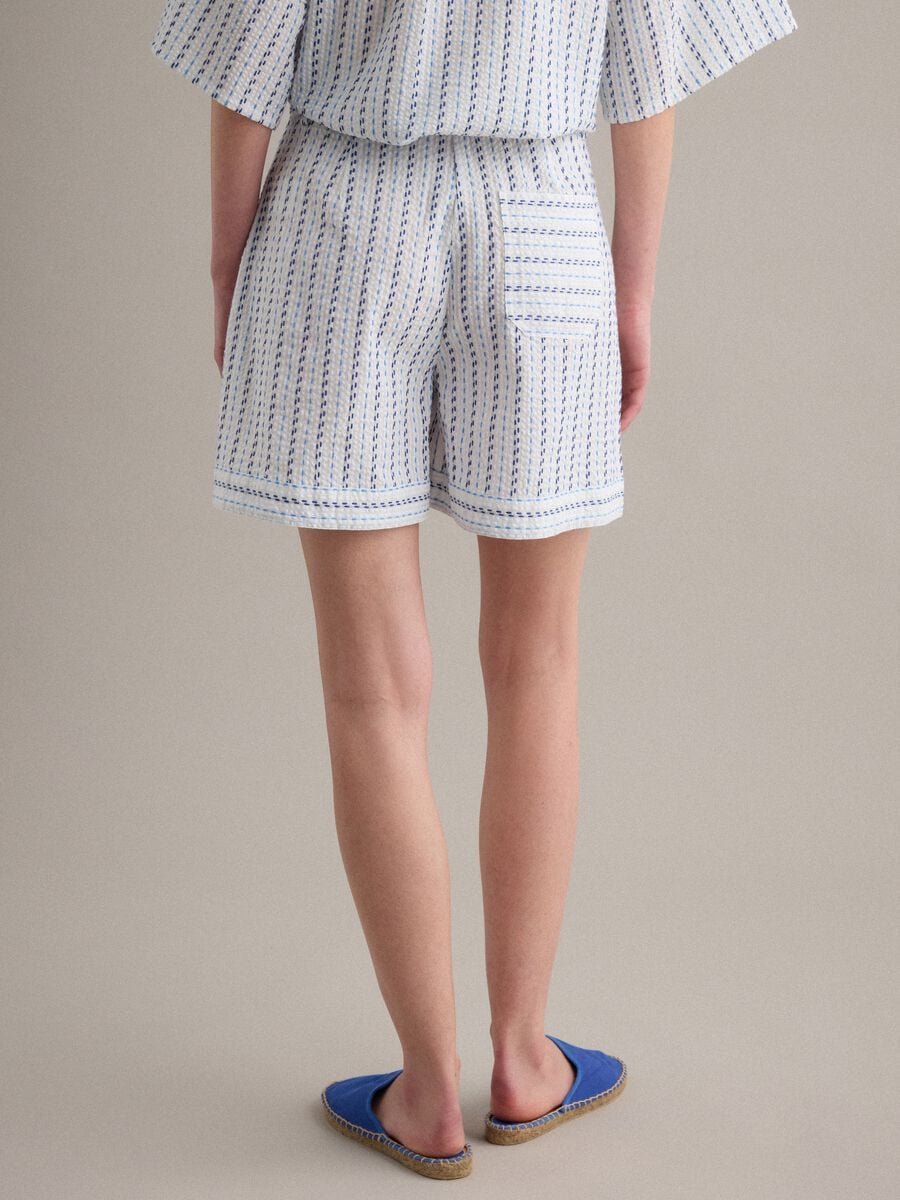 Shorts bianchi in puro cotone a righe_2