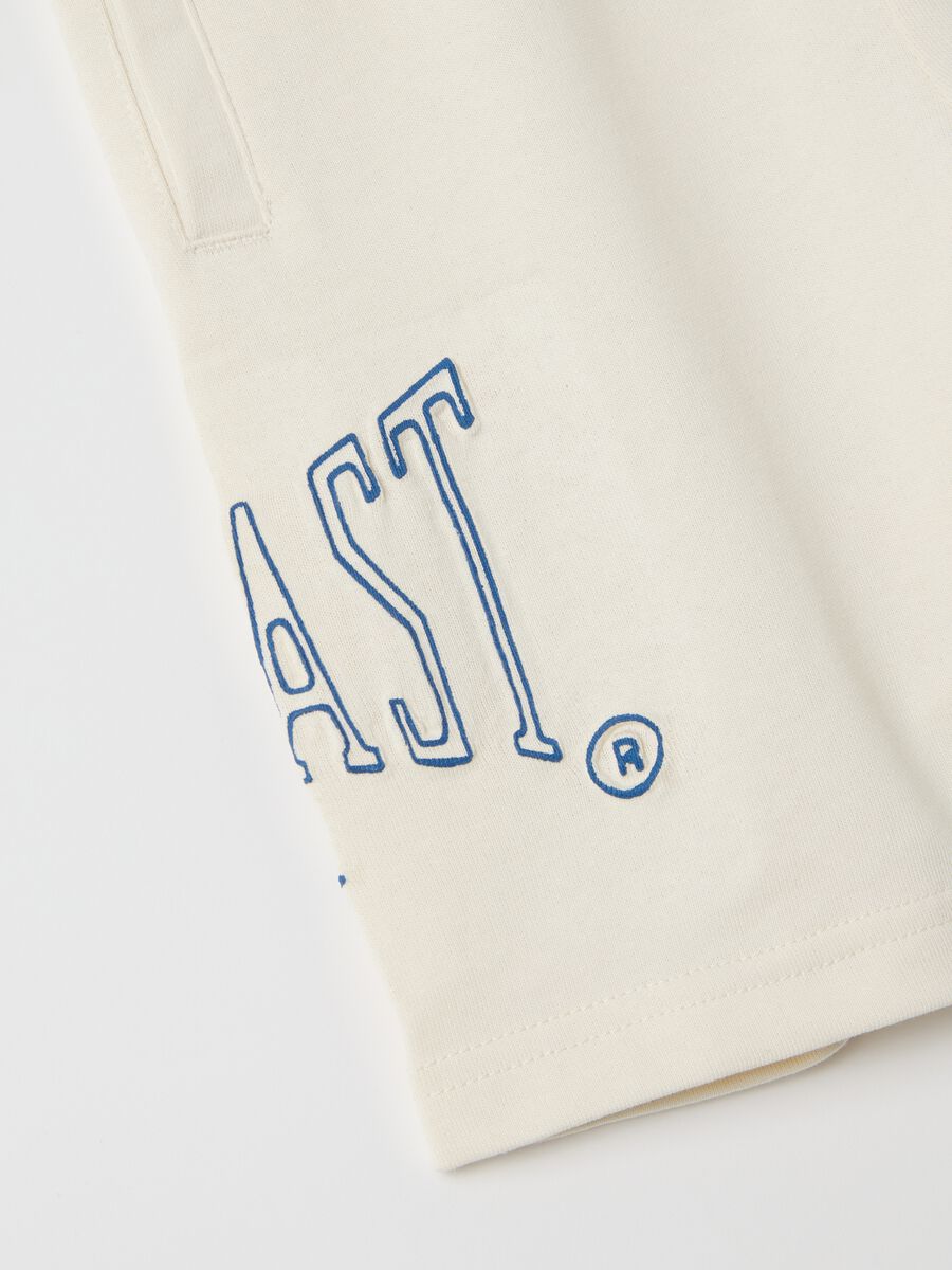 White Bermuda joggers with logo print and drawstring_2