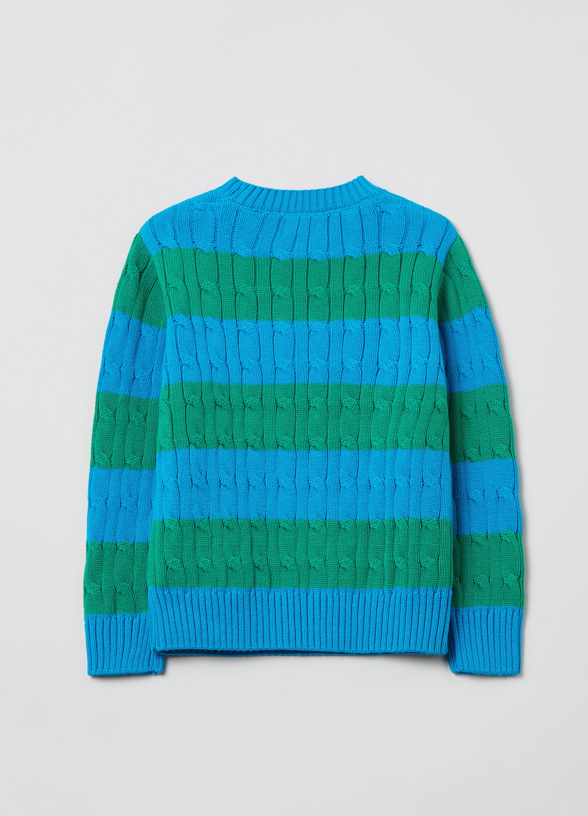Pullover con lavorazione a trecce_1