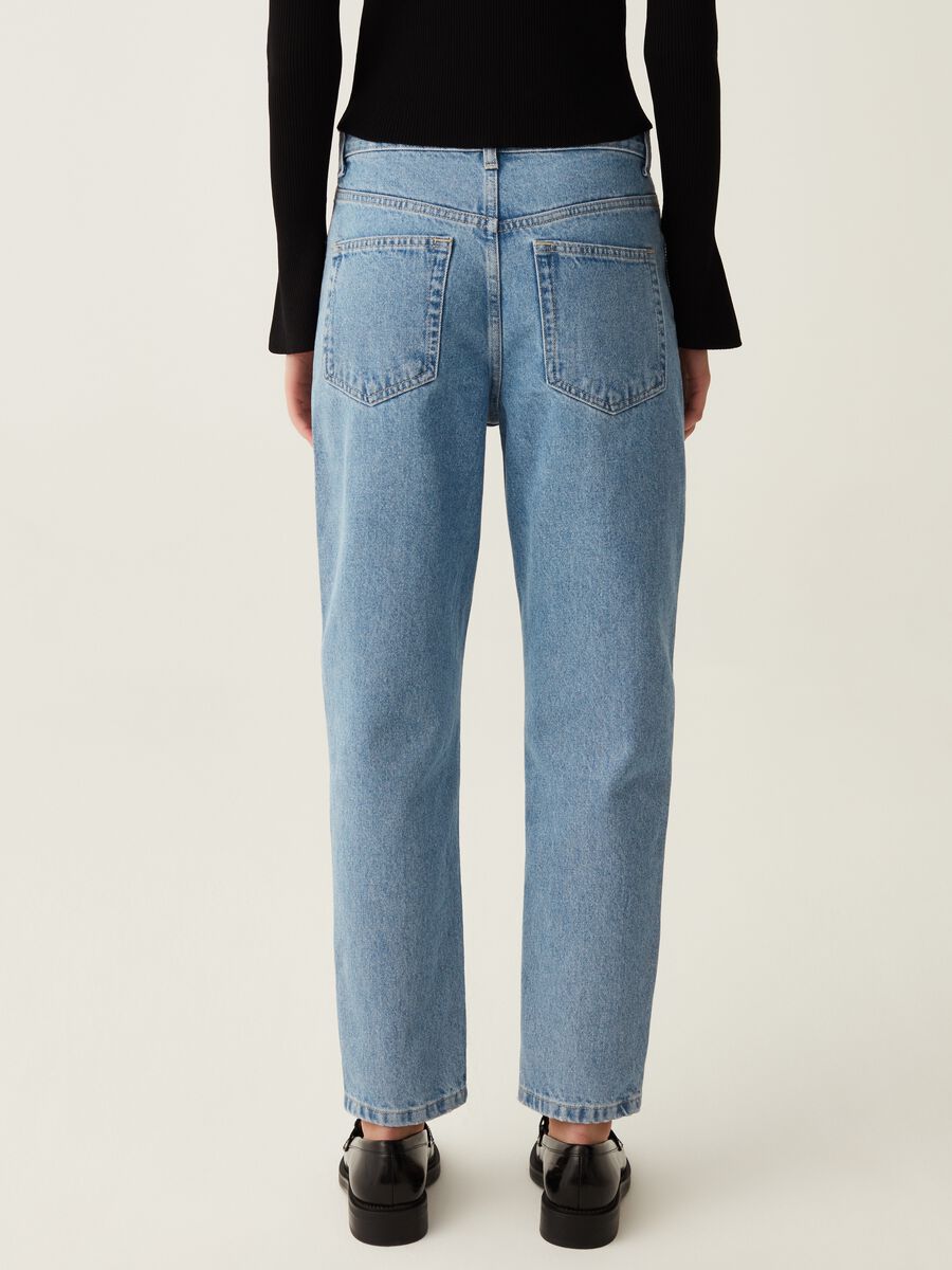 Jeans mom fit con frange in strass_2