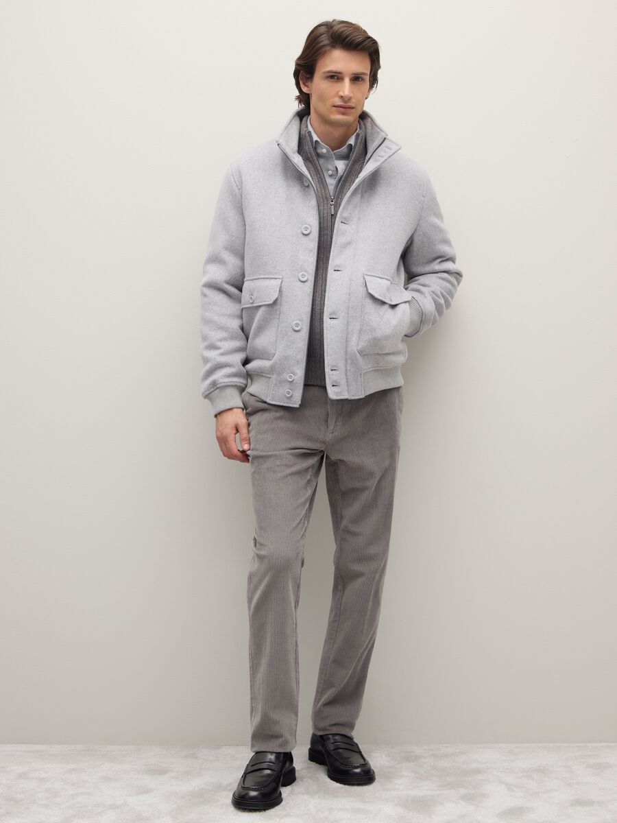 Giacca imbottita grigia regular fit con zip e bottoni_2