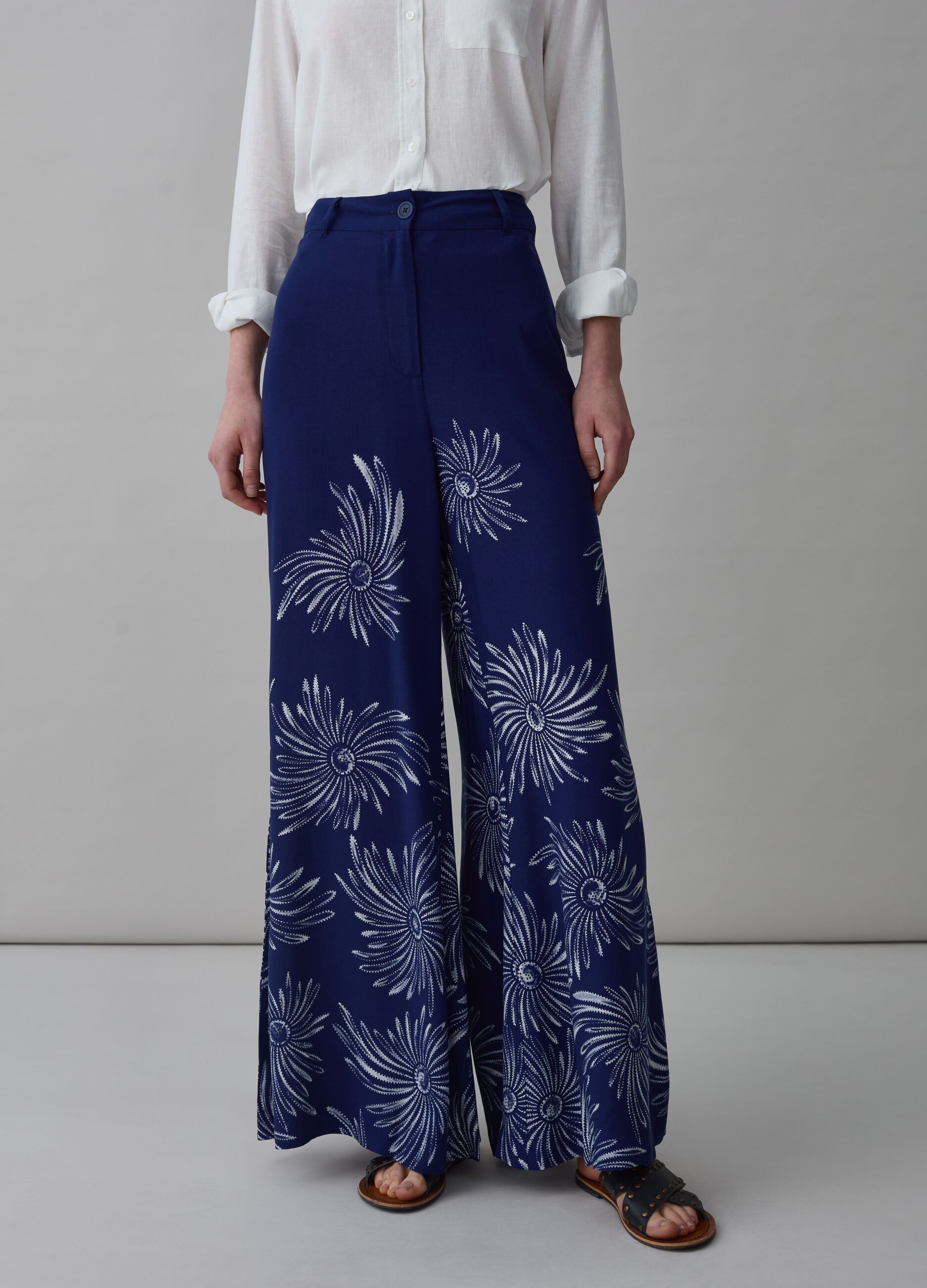 Pantalone flare fit in viscosa con stampa