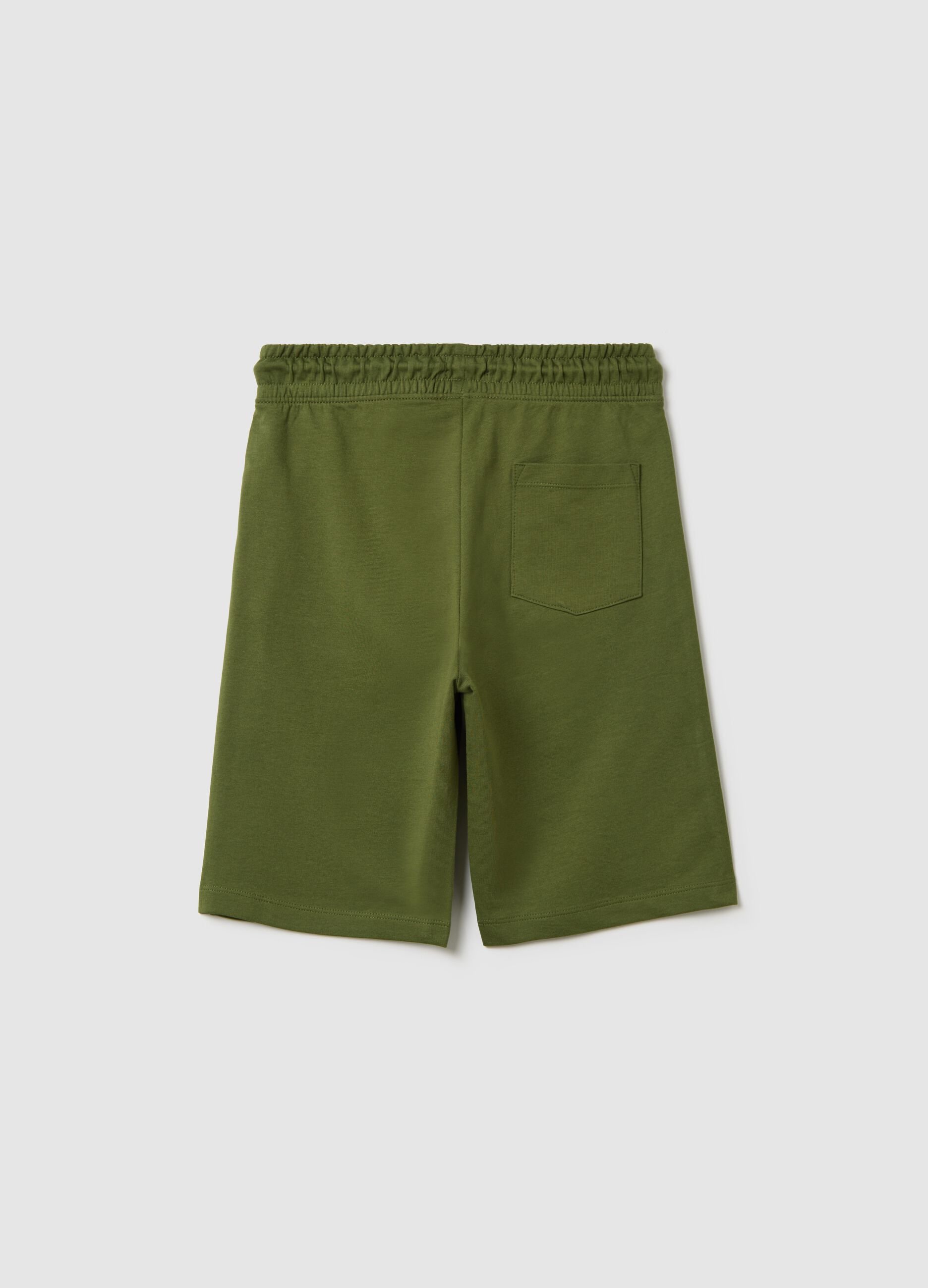 Green fleece Bermuda shorts with pockets and drawstring