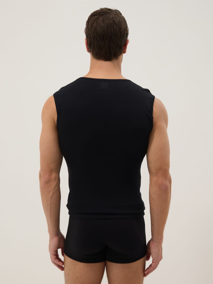 Canotta in puro cotone nera regular fit con spalla larga_2