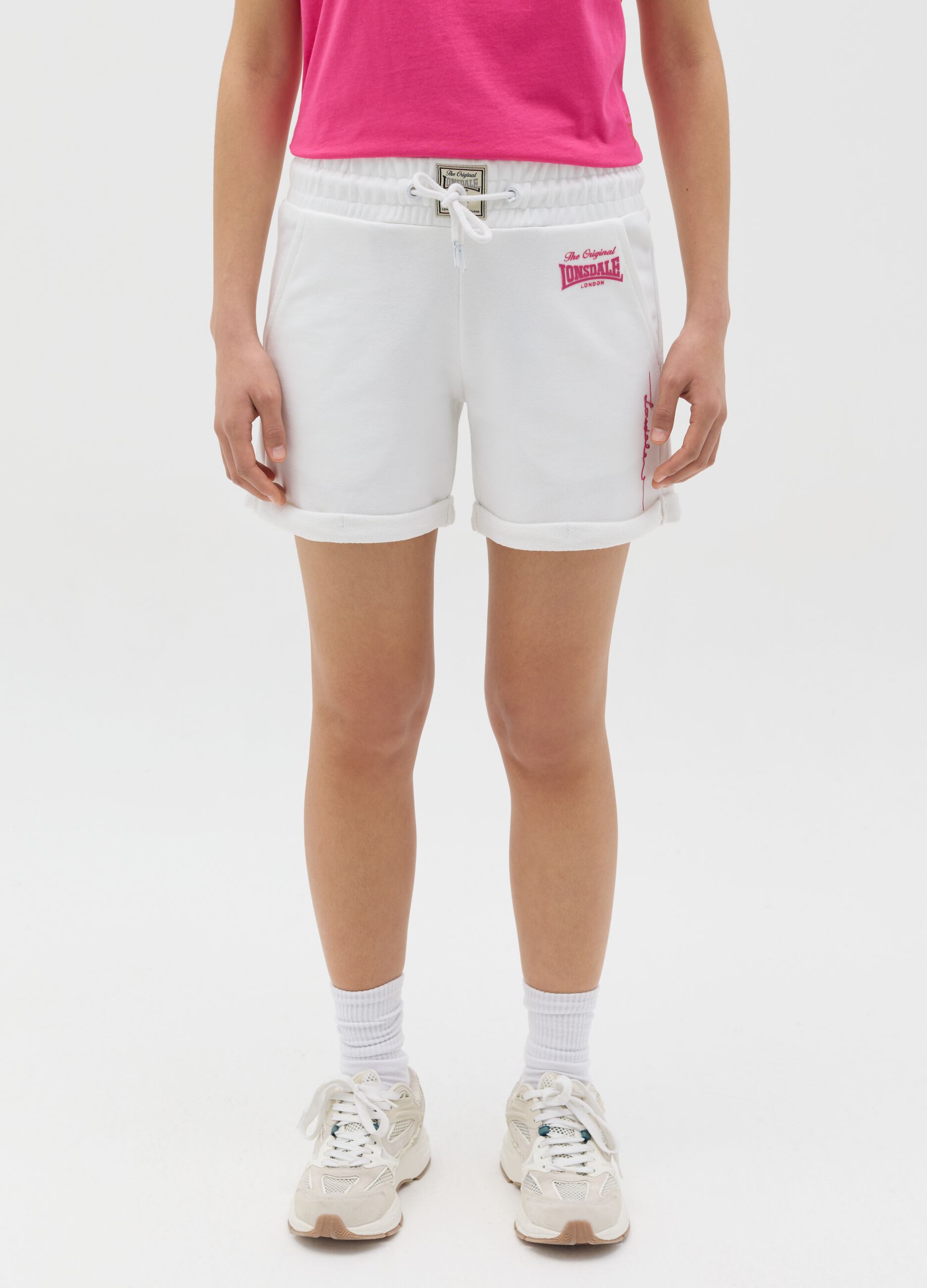 White shorts in fleece with print
