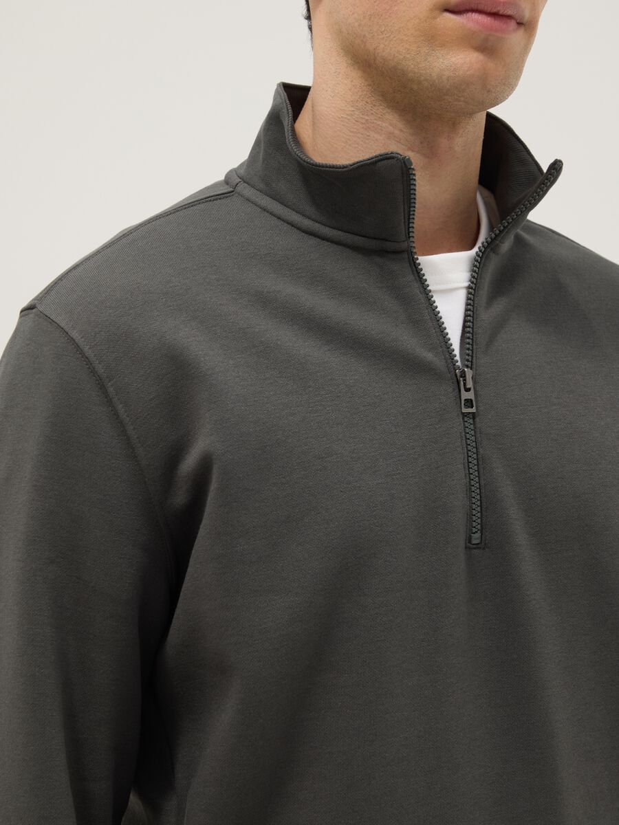 Felpa in misto cotone grigio regular fit con zip a met&agrave;_4