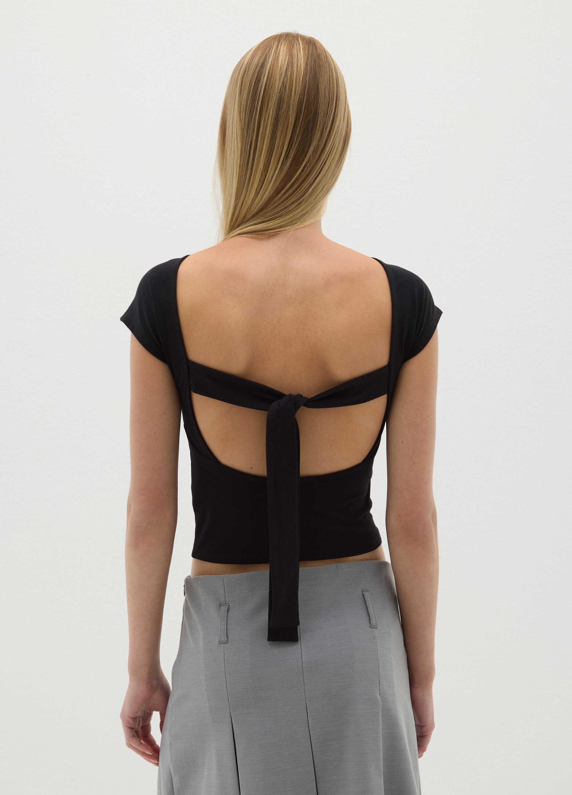 Women's black fitted stretch cotton t-shirt with bow