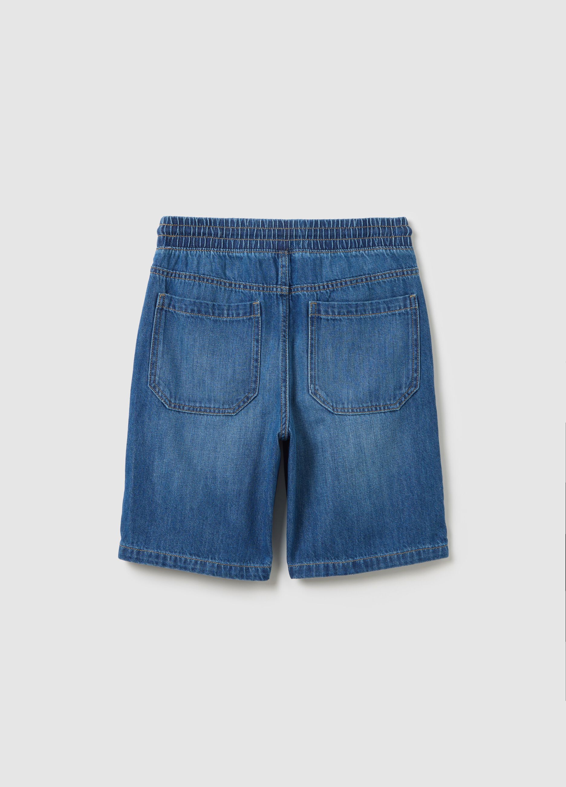 Blue shorts in denim with drawstring