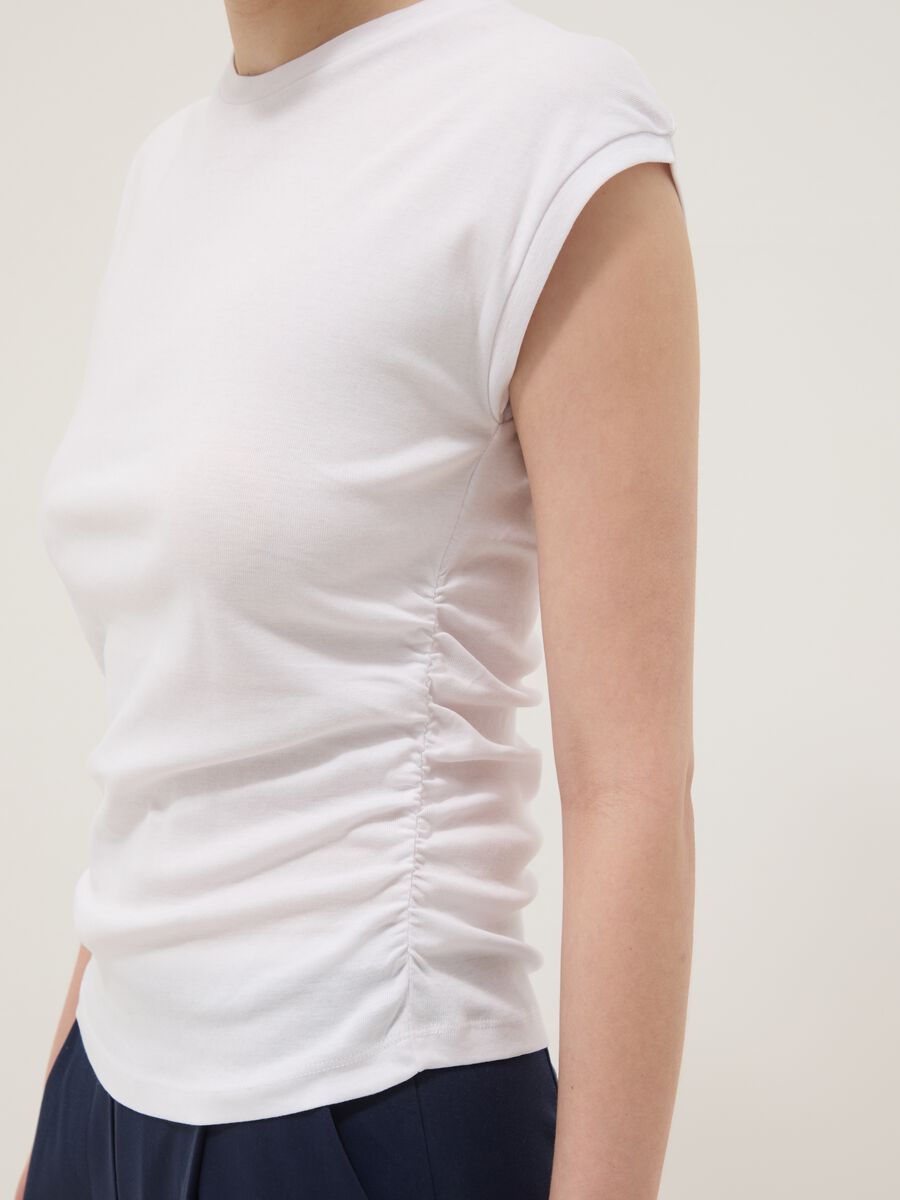White pure cotton tank top with side ruching, regular fit_2