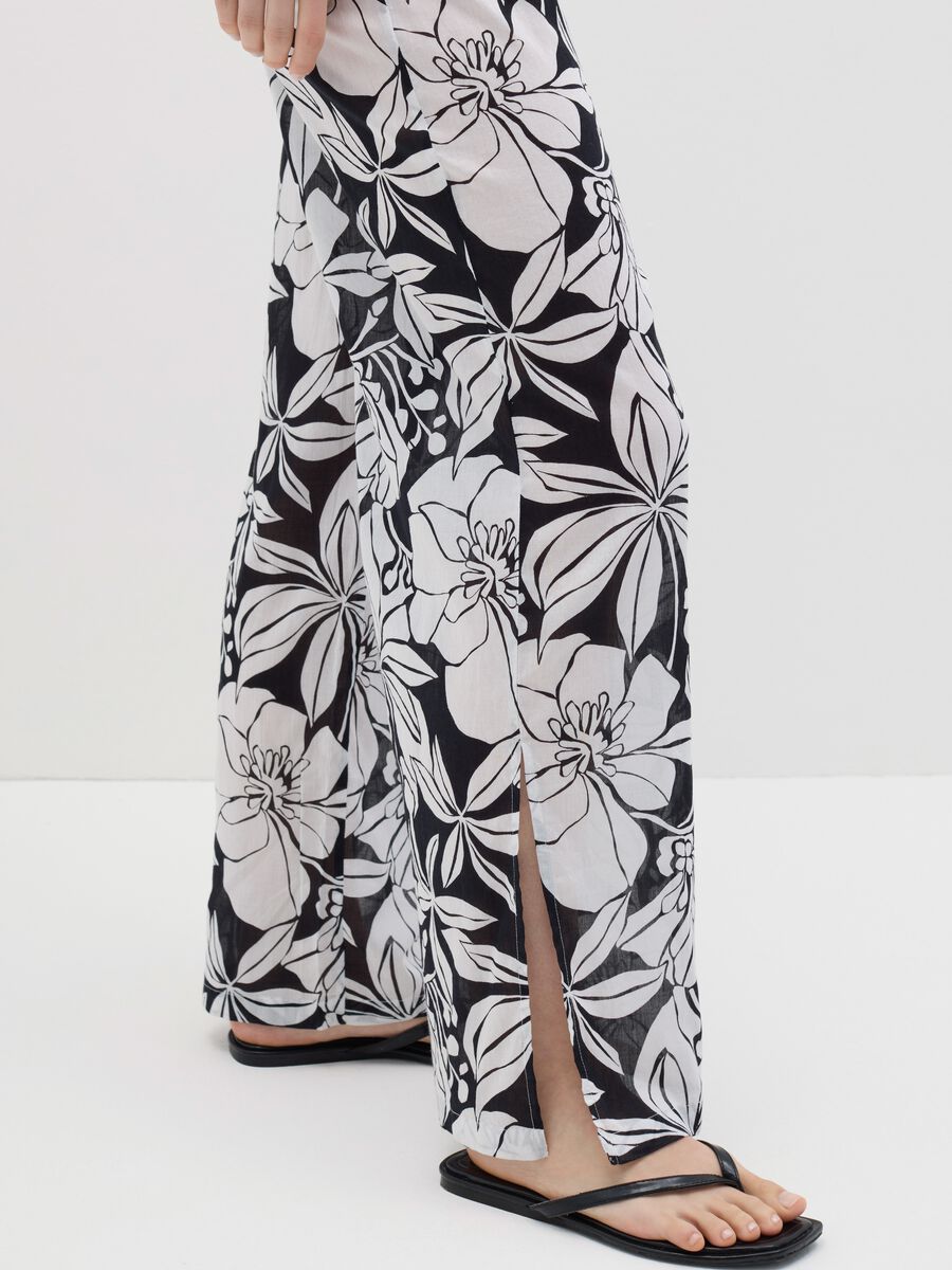 Long beach cover-up trousers with flowers in cotton_2