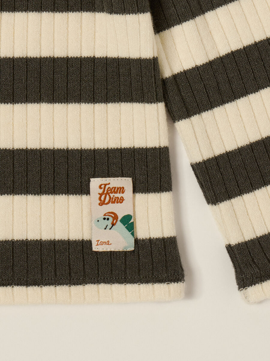 Black and white striped baby sweater_2
