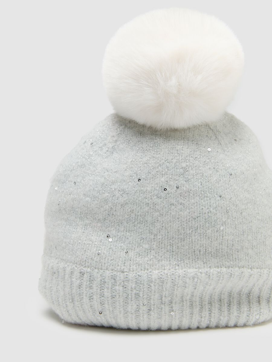 White girl's hat with pom-pom and glitter_2