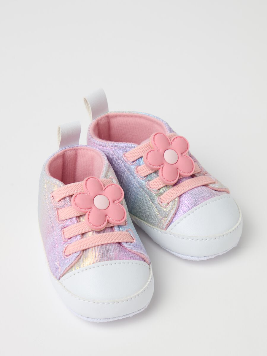 Scarpine effetto shiny con fiore applicato _0