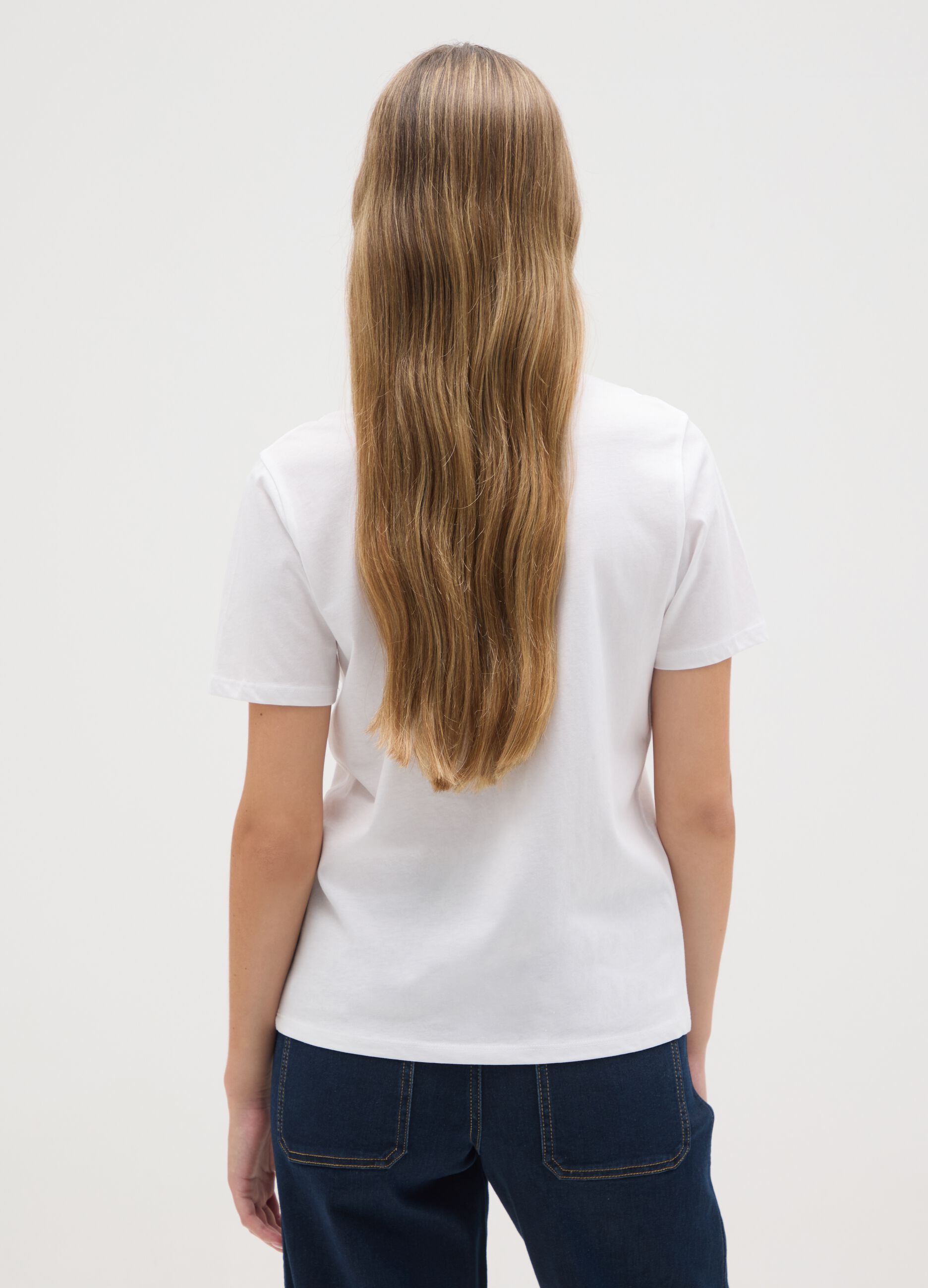 Women's white pure cotton regular fit t-shirt with embroidered pocket