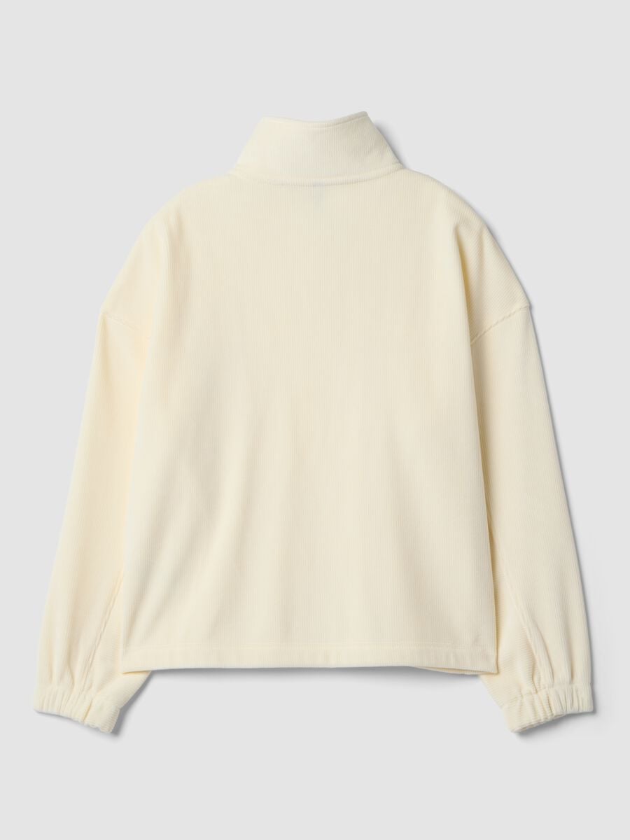 Maglia bianca in tessuto elasticizzato con collo serafino_2