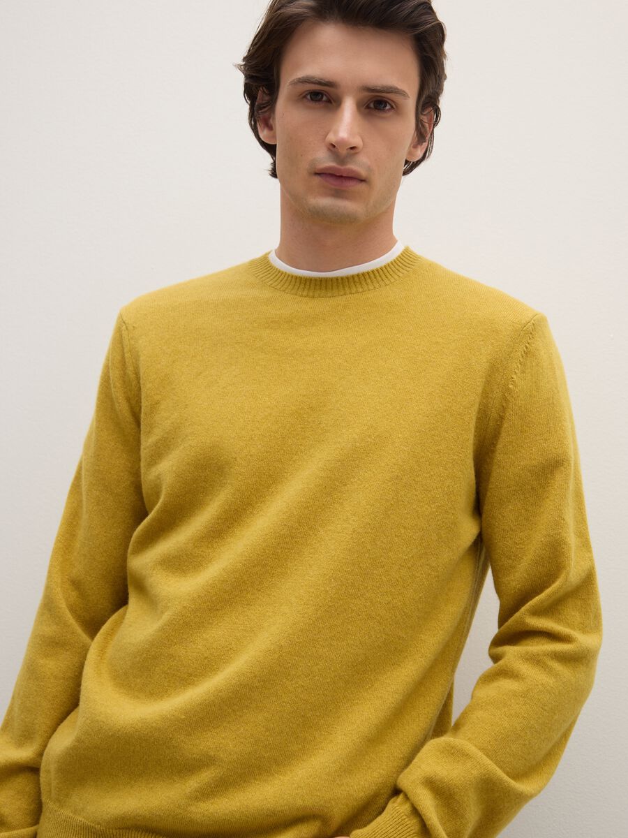 Regular fit yellow crew neck sweater in pure lambswool_3