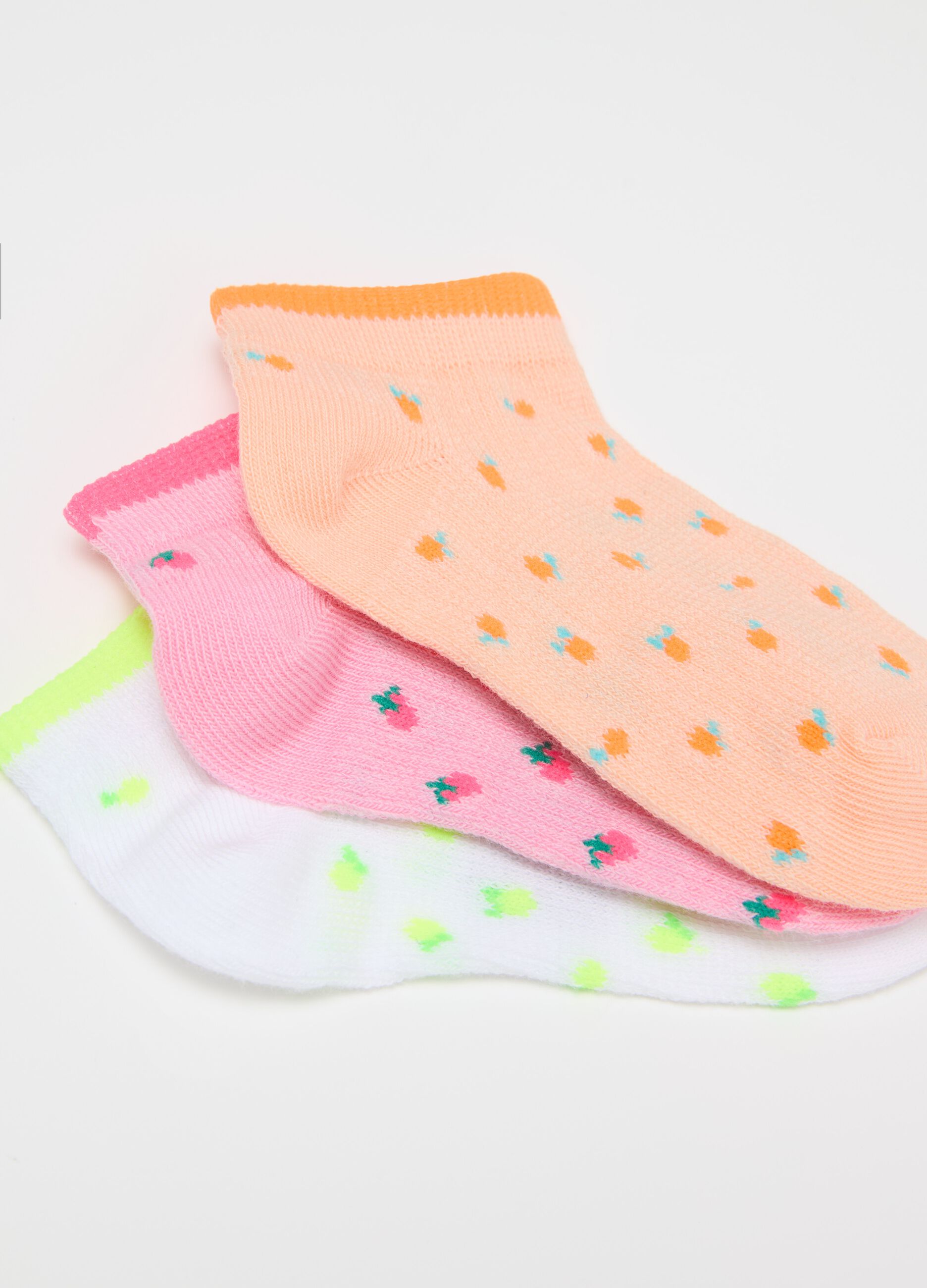 5-pack stretch shoe liners with strawberry design