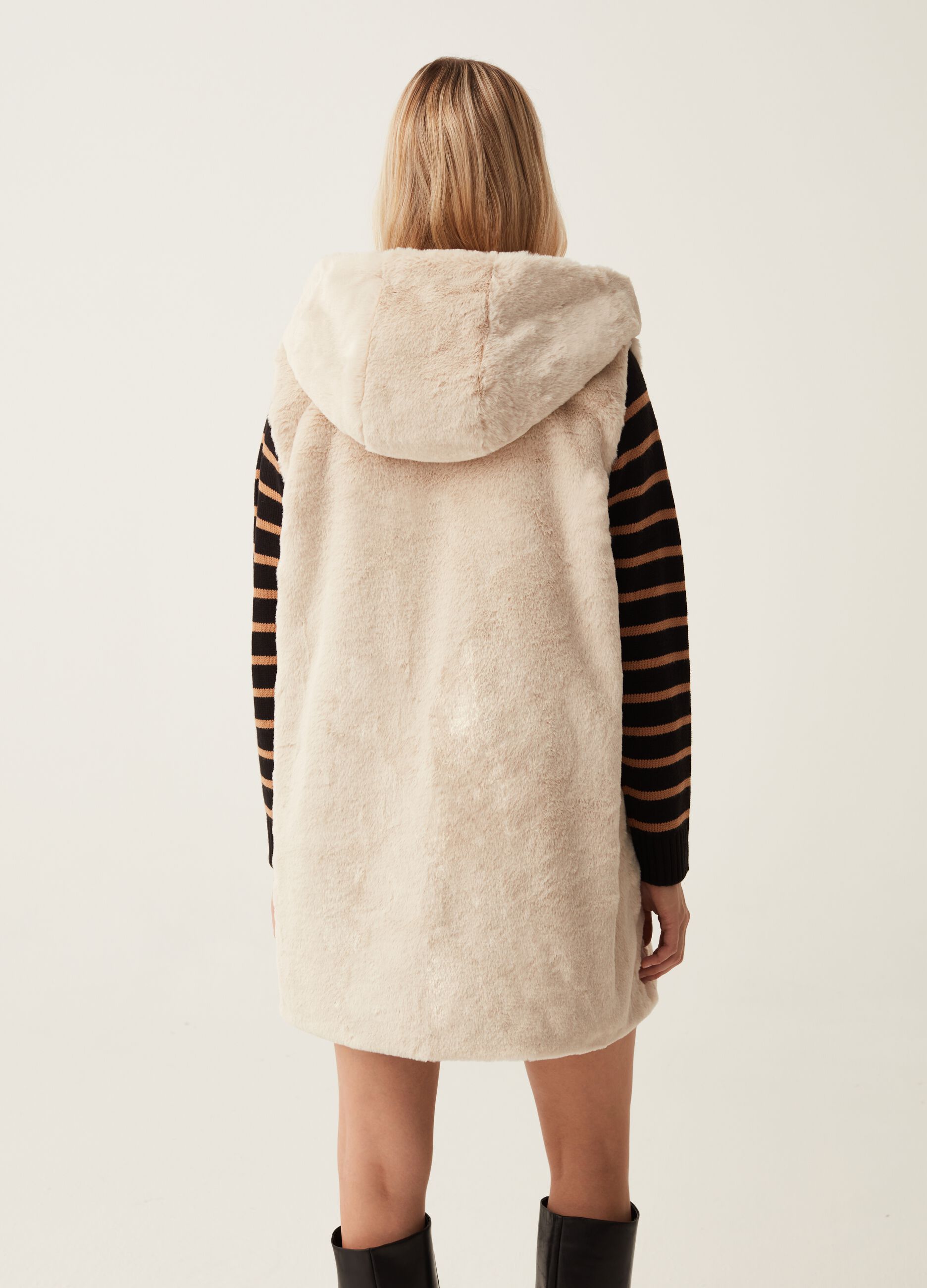 Gilet lungo teddy con cappuccio_2