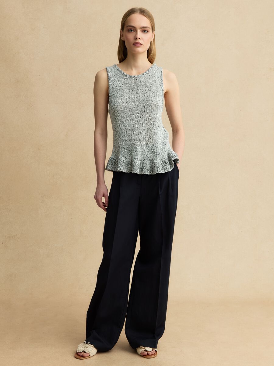 Top in tricot bianco e nero regular fit con volant_1