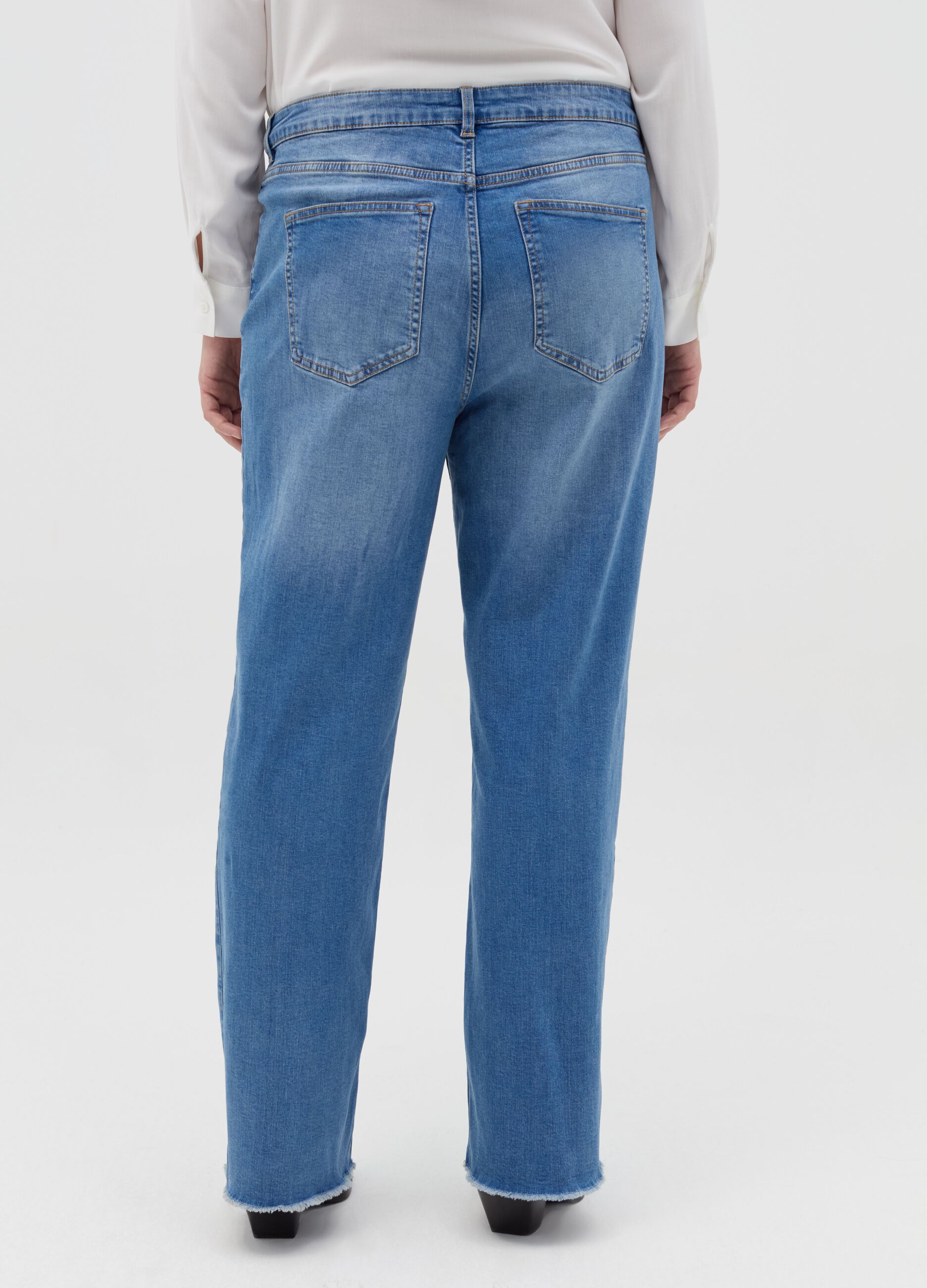 Relaxed-fit frayed jeans
