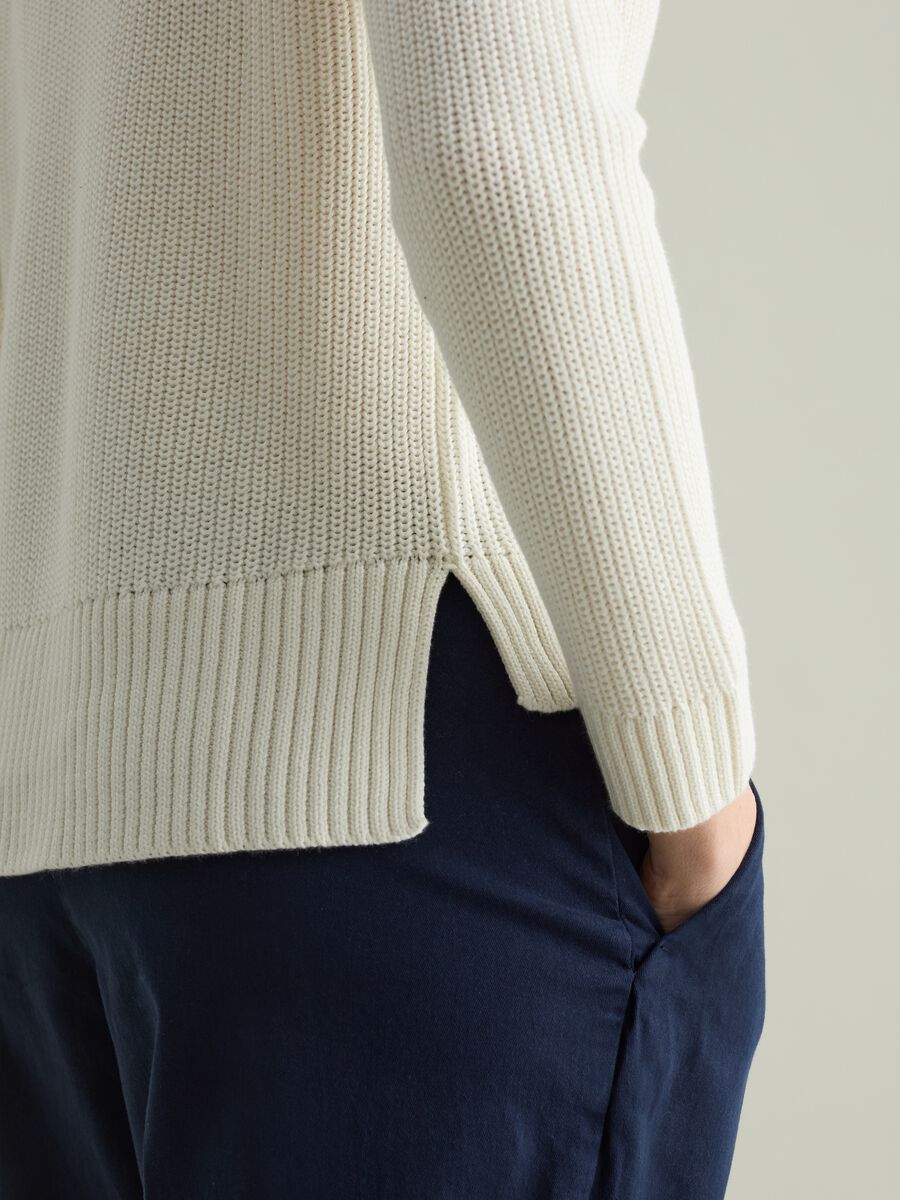 Knit pullover with raglan sleeves_2