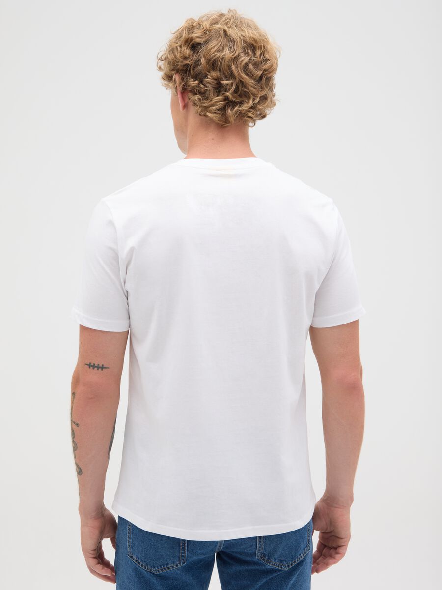 Men's white regular fit pure cotton t-shirt with Peanuts print_3