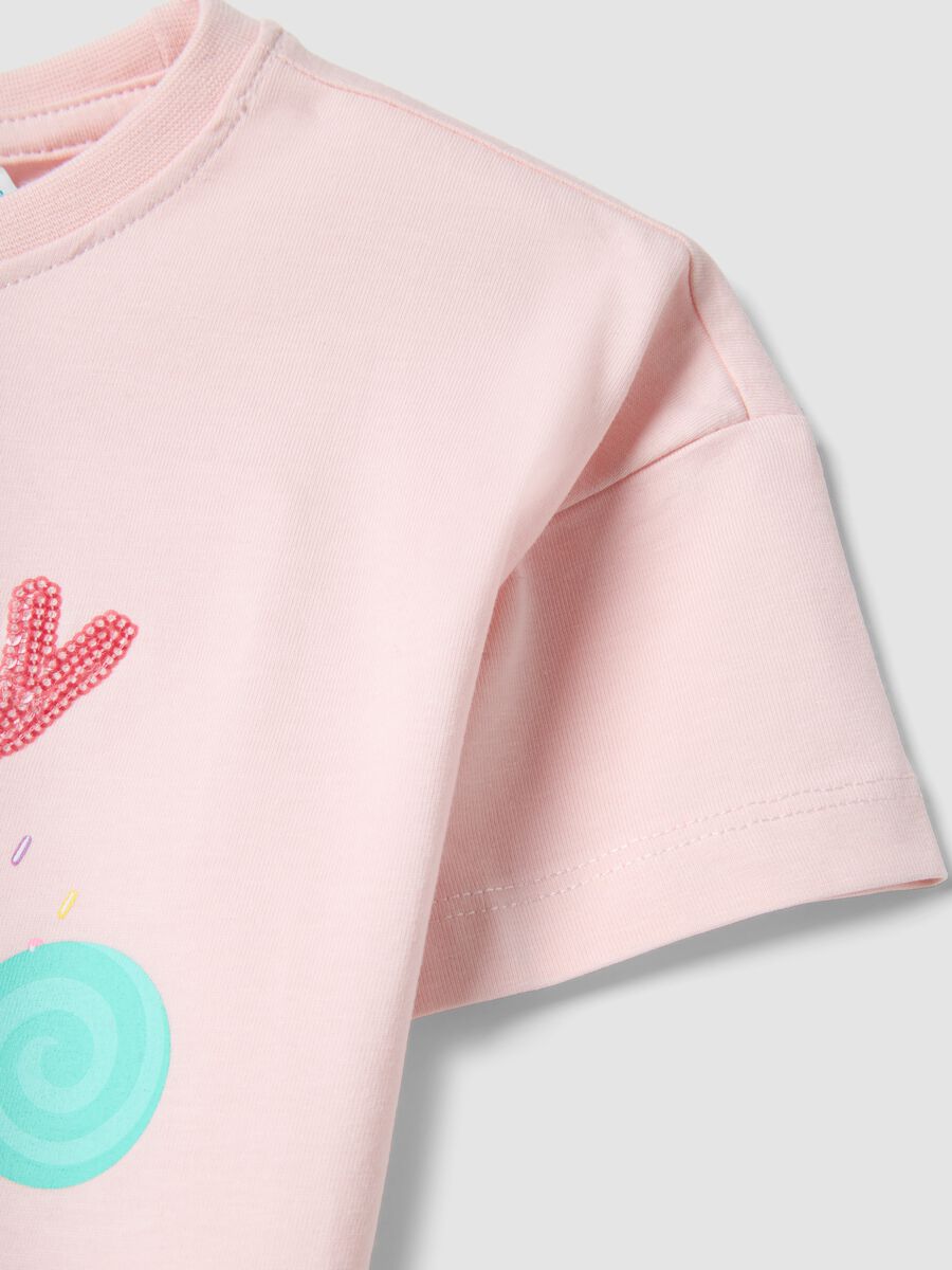 T-shirt in cotone elasticizzato rosa da bambina regular fit con stampa_3