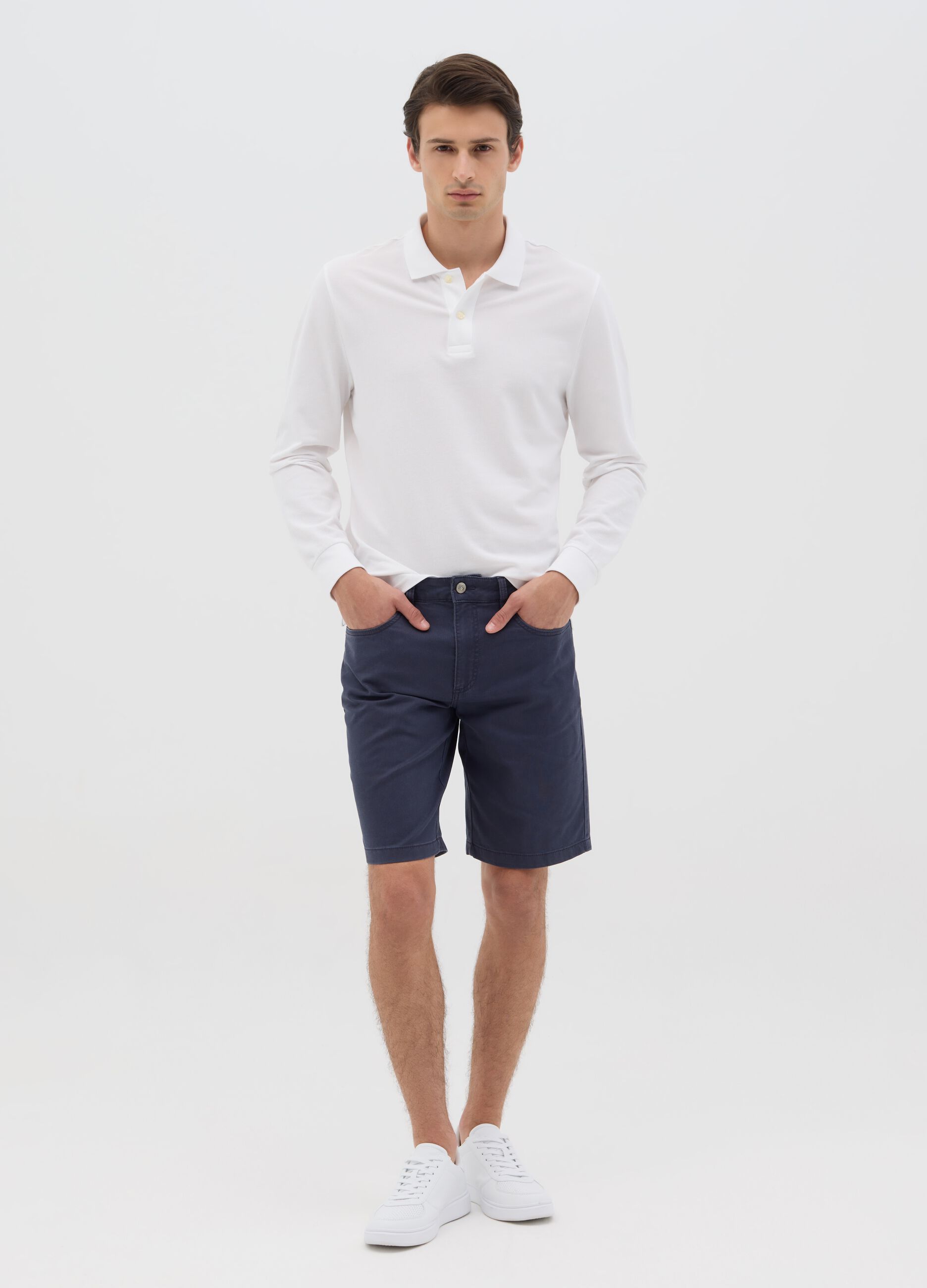 Bermuda da uomo in cotone elasticizzato blu regular fit con tasche