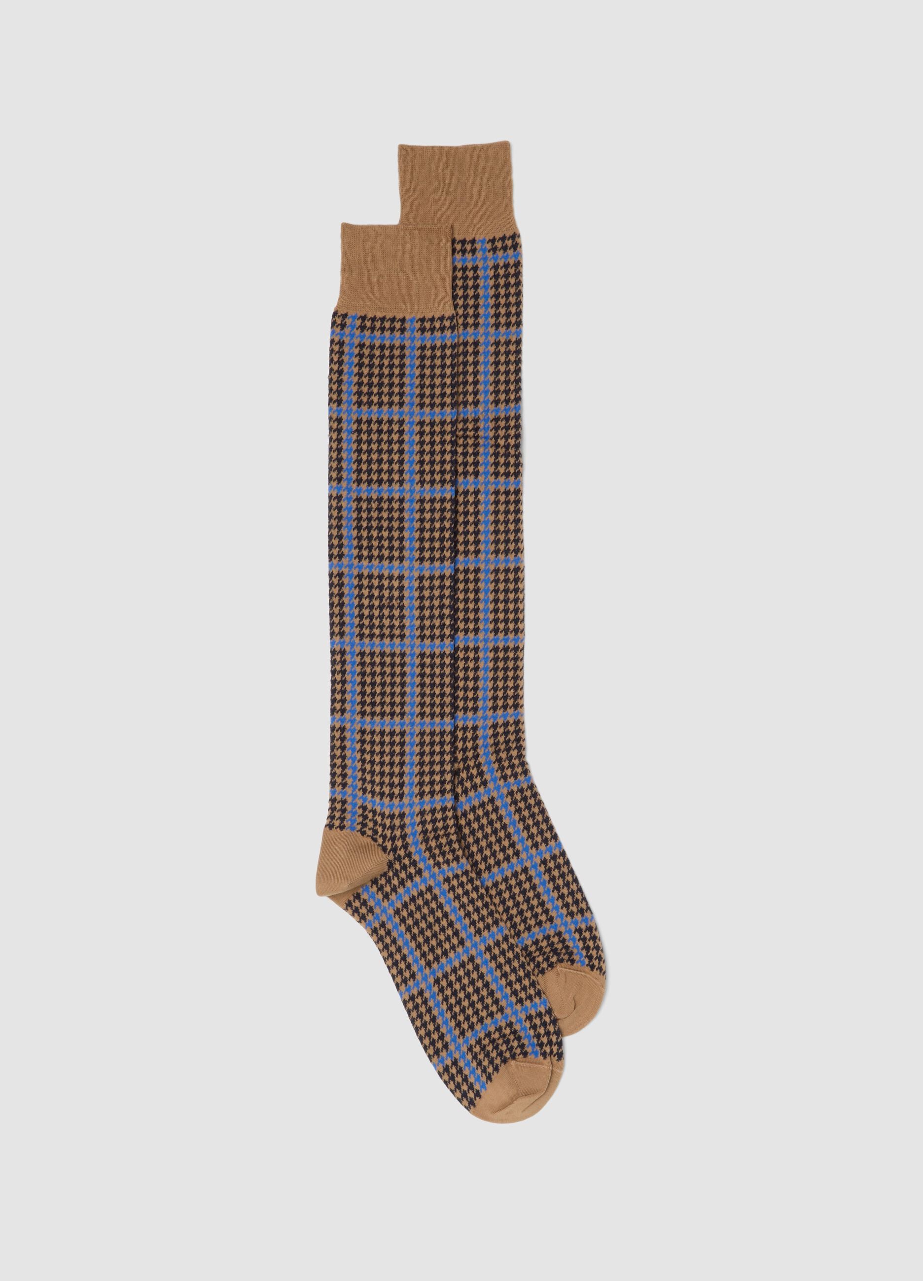 Brown long socks in stretch cotton with houndstooth pattern
