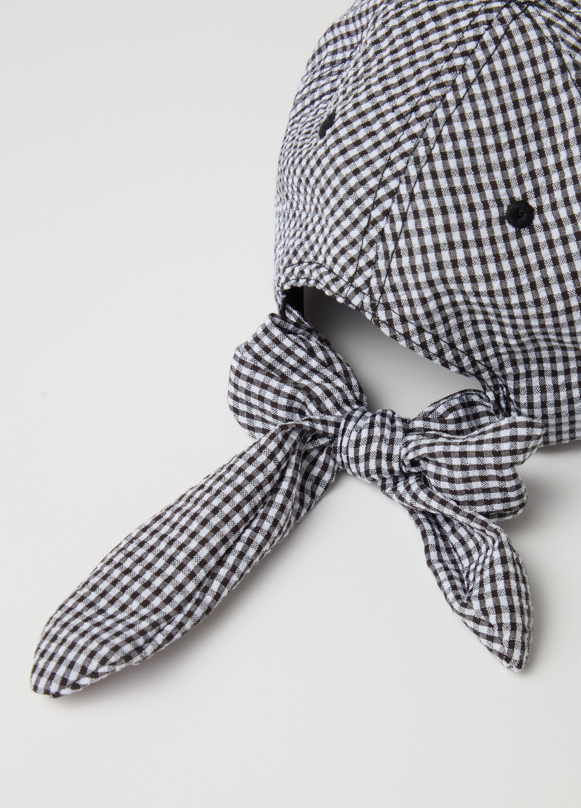 Baseball cap in seersucker with bow