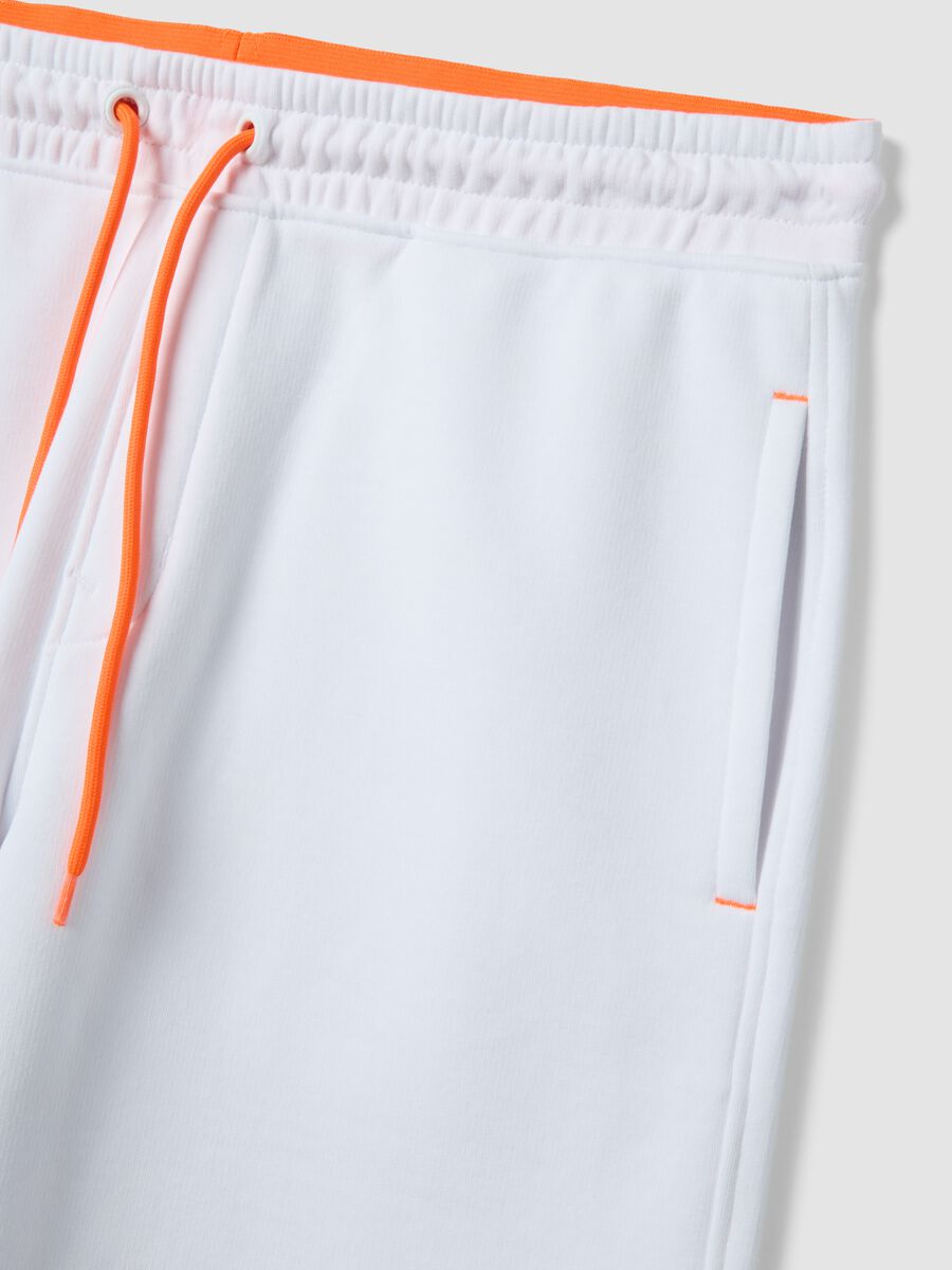 White cotton-blend Bermuda shorts with elasticated waistband_5