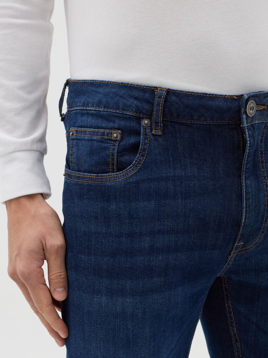 Slim-fit jeans with five pockets_2