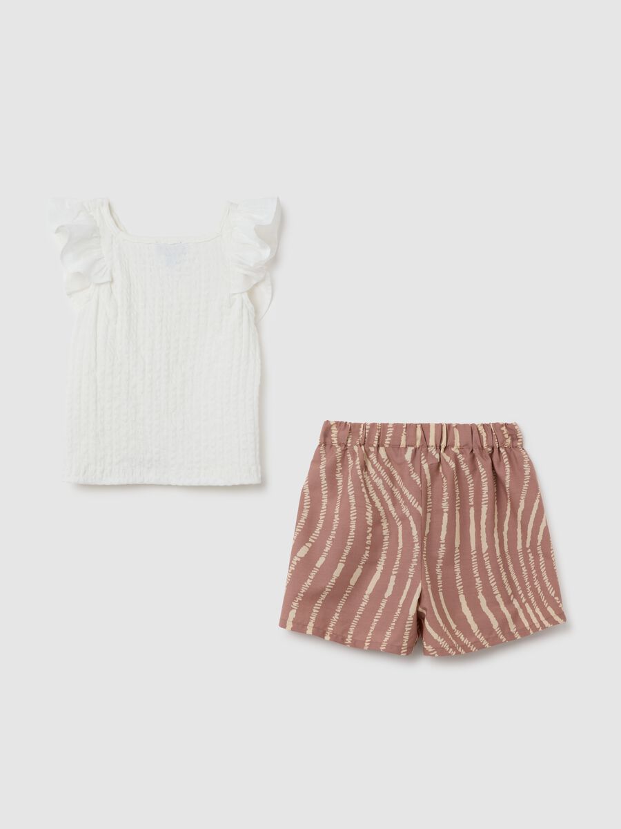 Set da bambina in cotone elasticizzato con top bianco e pantaloncini marroni regular fit_1