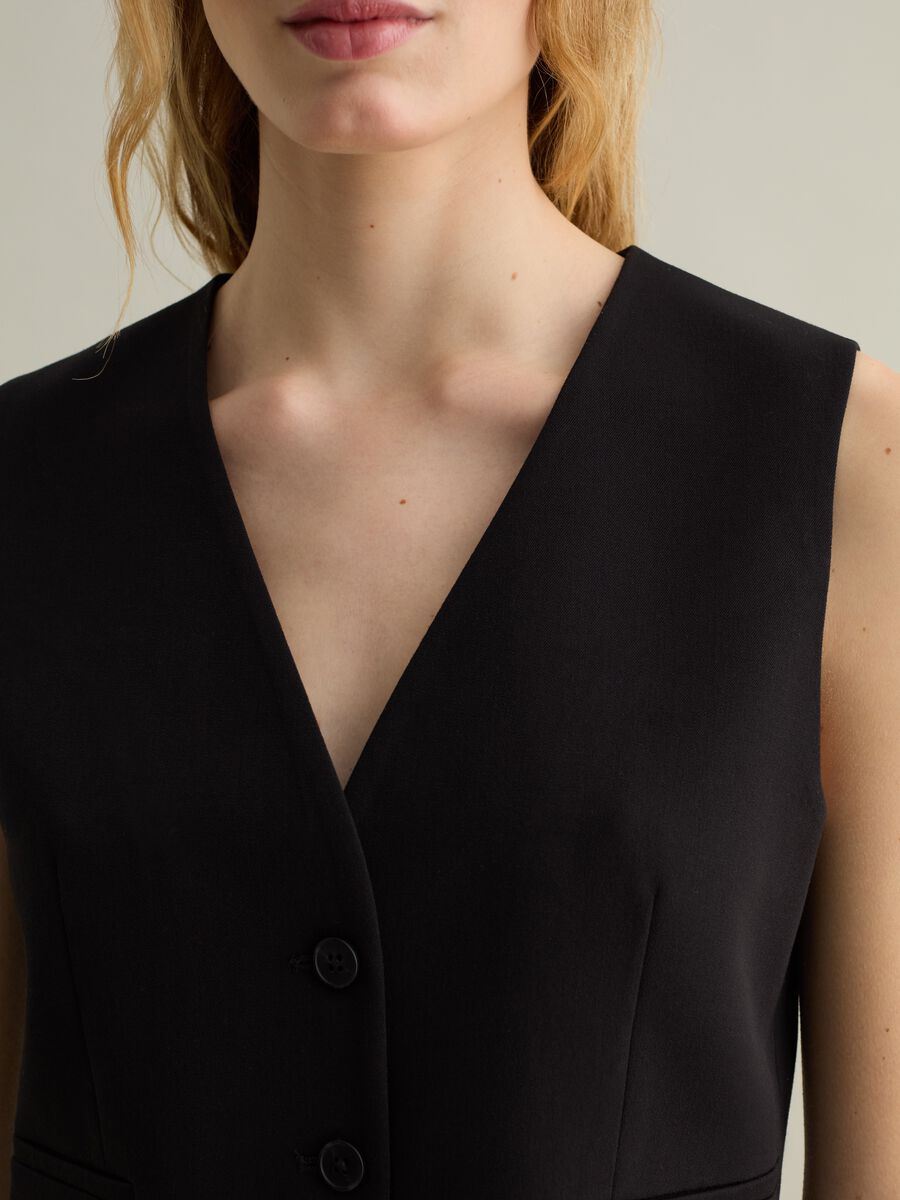 Solid colour waistcoat with buttons_3