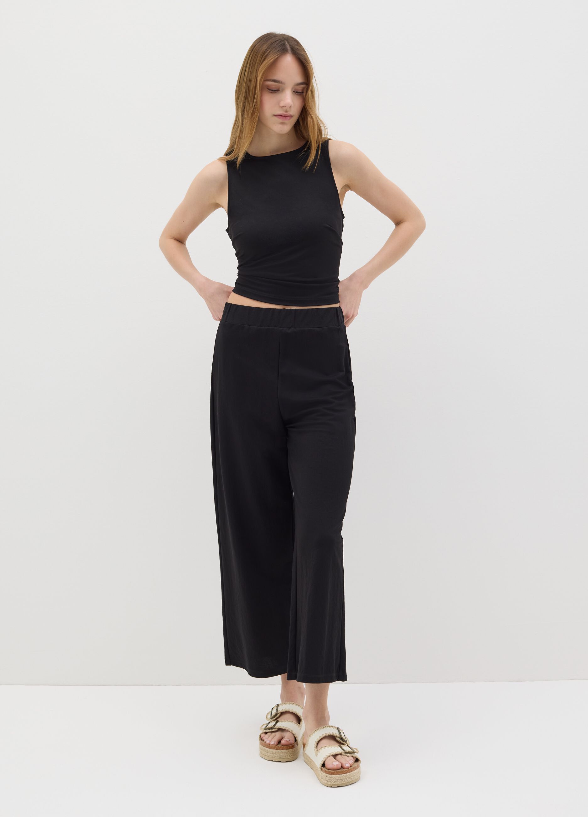 Women’s cropped vest top in viscose blend with regular fit.