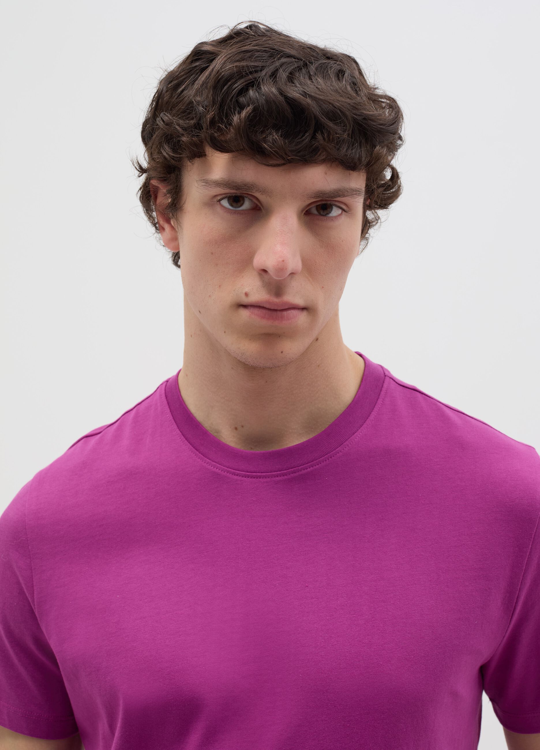 T-shirt in cotone bio con scollo rotondo 