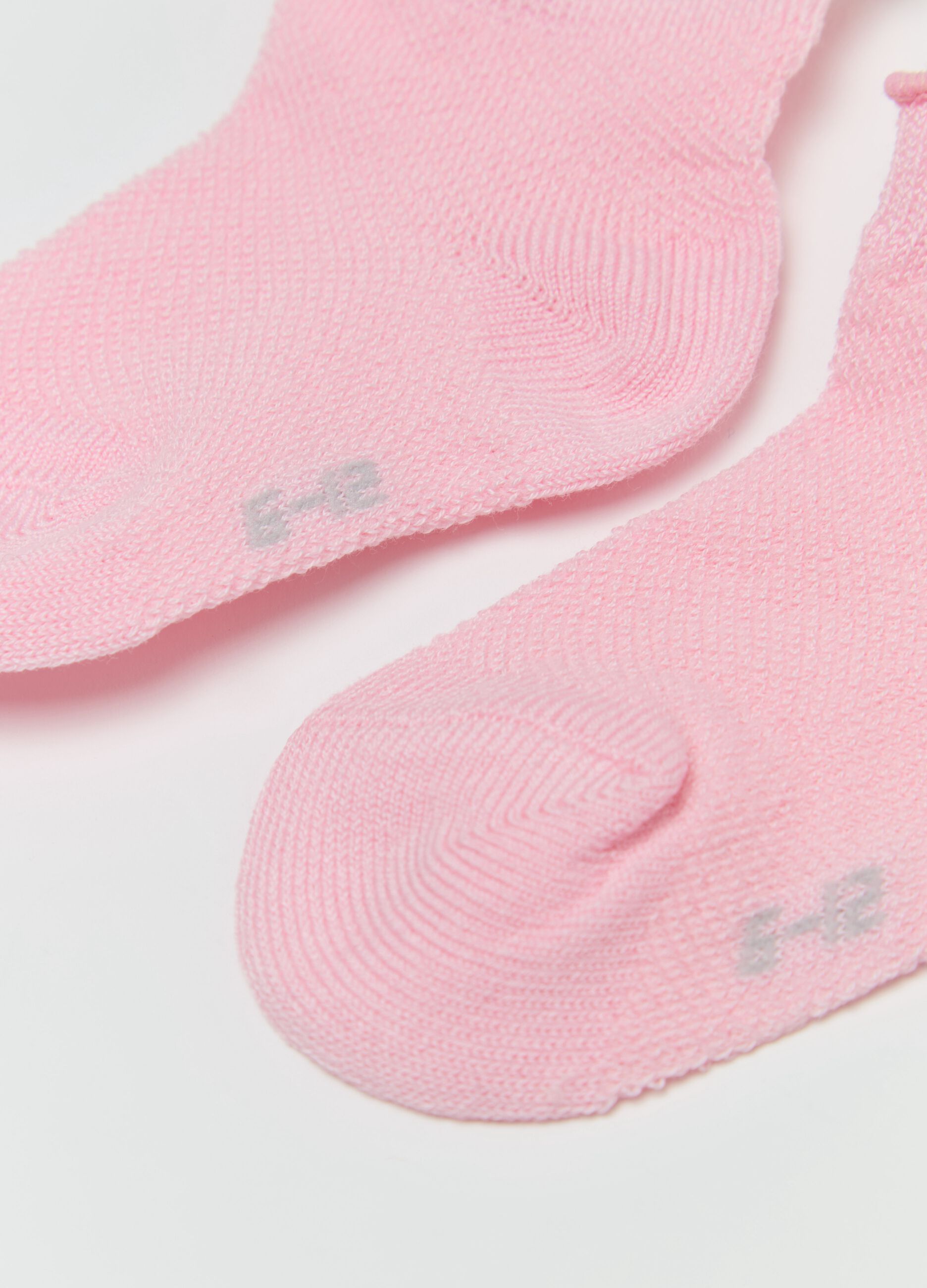 Two-pair pack short socks with wavy edge